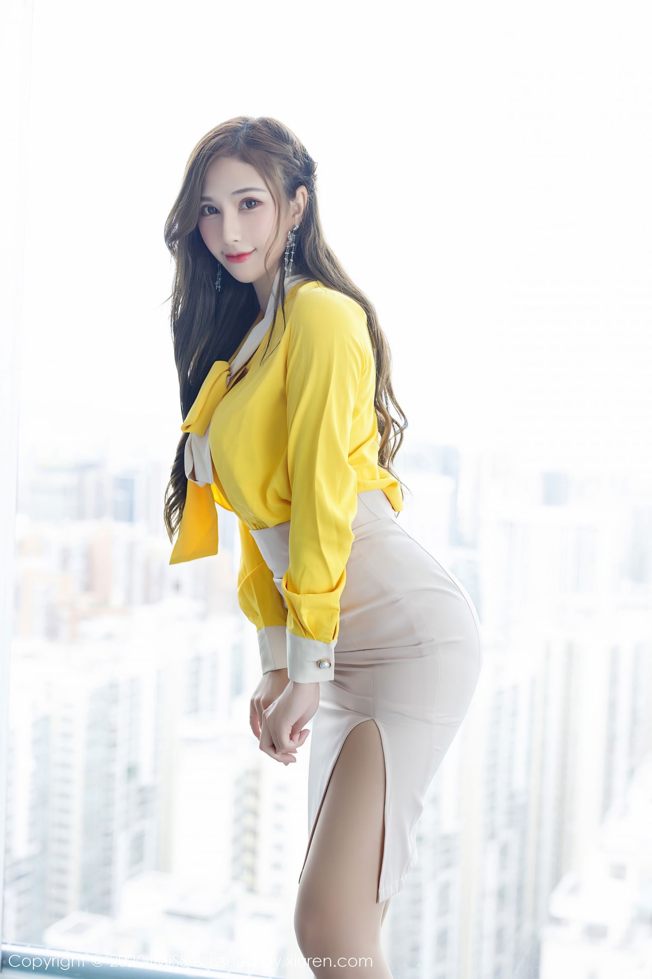 Lavinia肉肉 - 典雅服饰+原色丝袜气质特辑