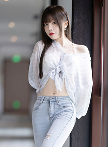 [秀人XiuRen] No.4976 女神芝芝Booty - 格子上衣+蓝色牛仔裤性感写真