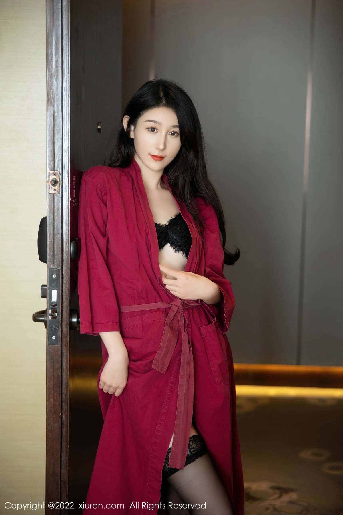 新人嫩模薇薇酱 - 红色浴袍+魅惑黑丝首套写真