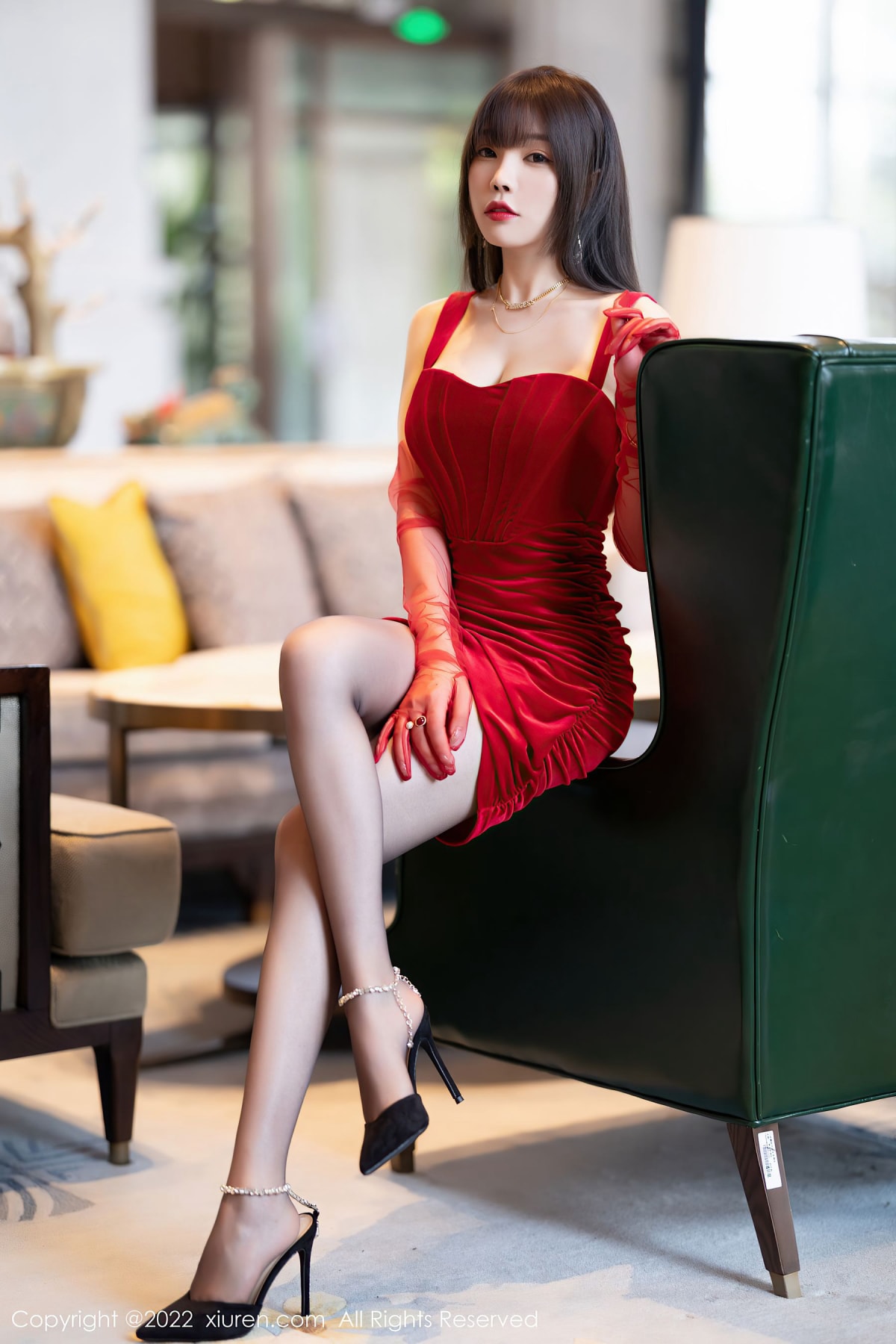 芝芝Booty - 红色连衣短裙+黑丝系列性感写真