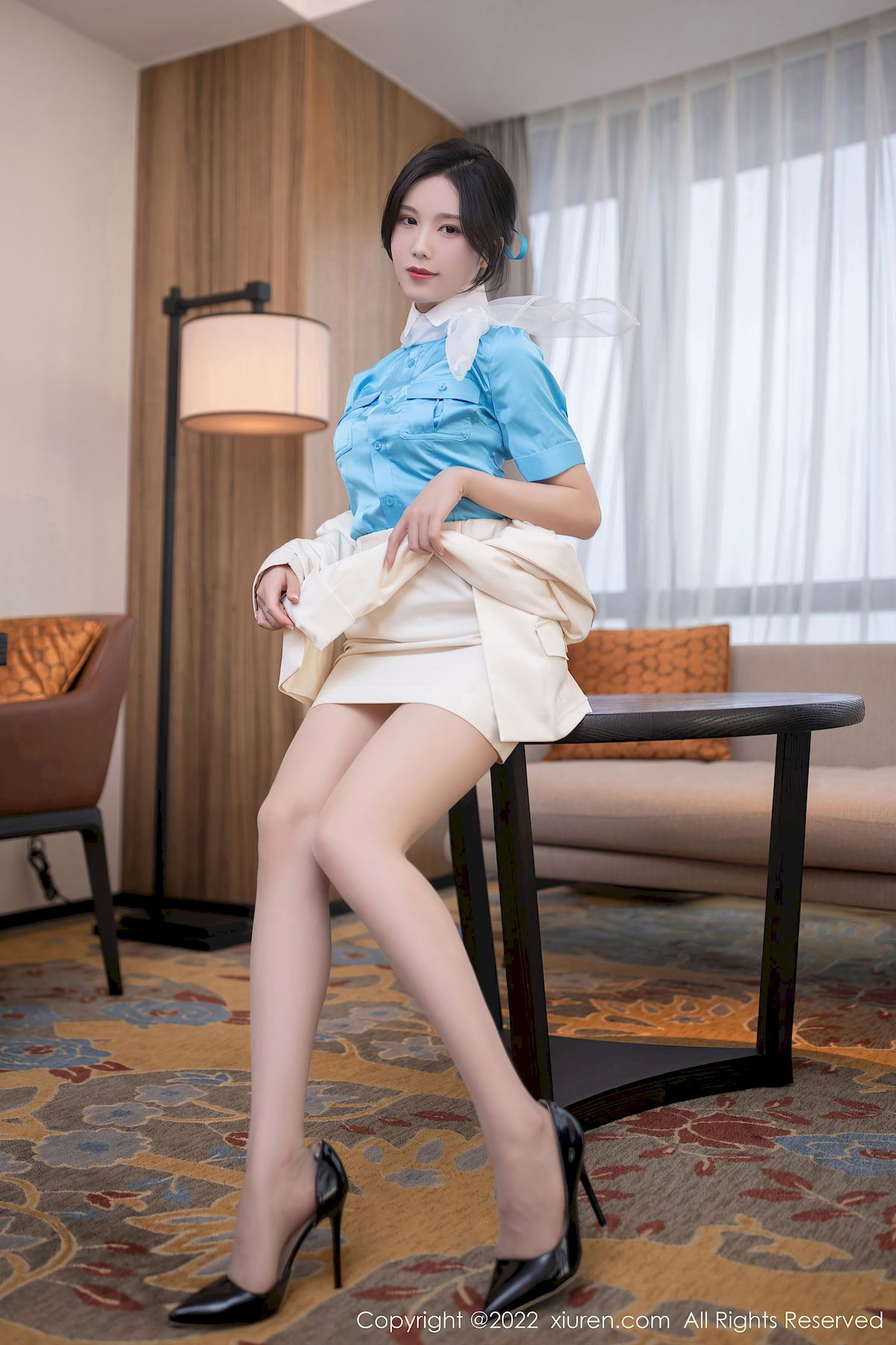 抖娘利世 - 蓝色上衣+白色短裙性感写真
