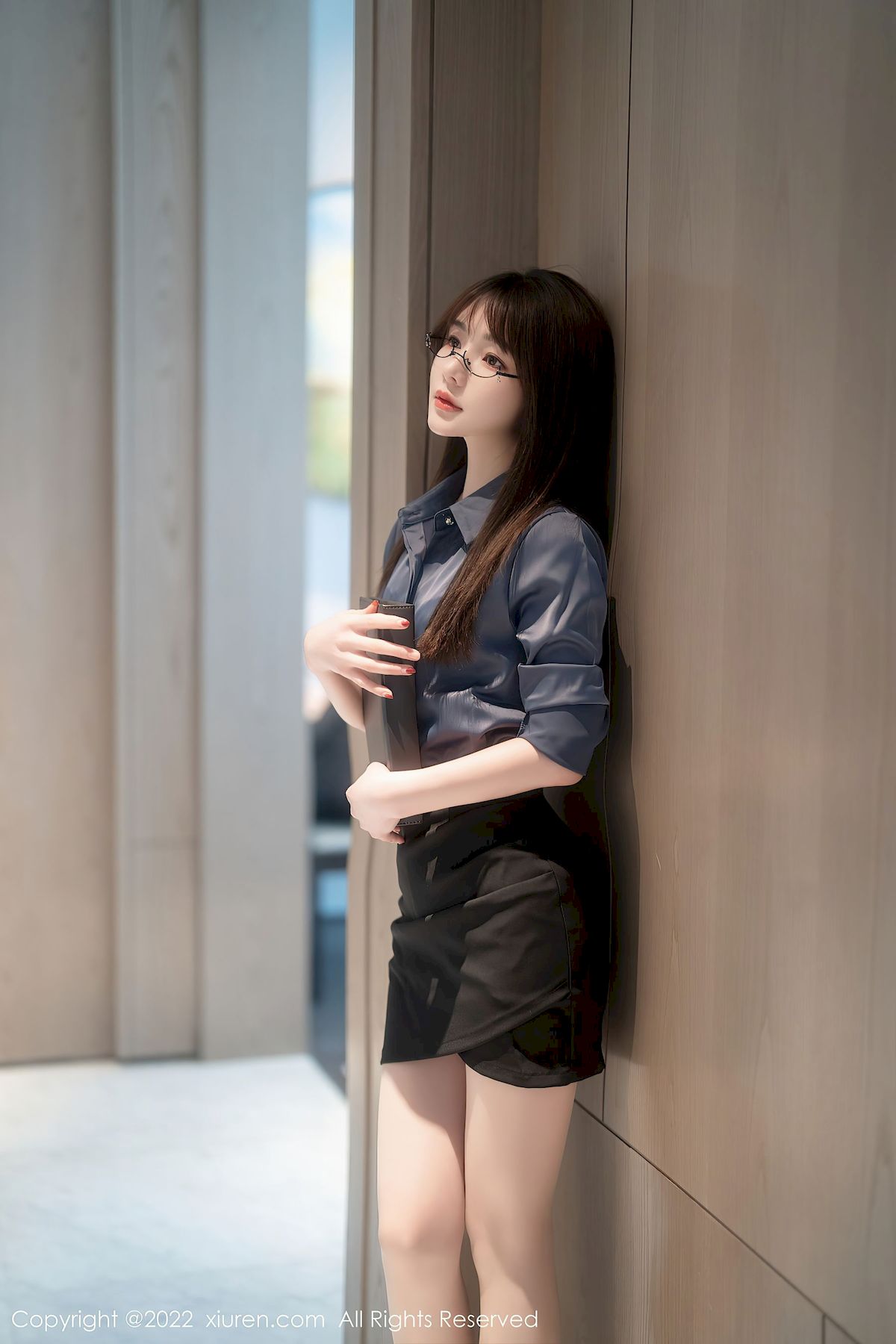 模特婠婠么 - 蓝衬衫黑短裙+职场OL性感写真