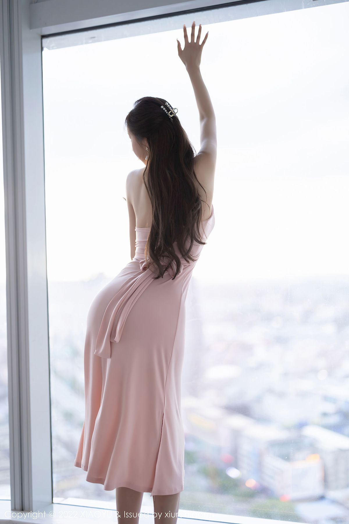 王馨瑶yanni - 粉色长裙+诱人黑丝性感写真