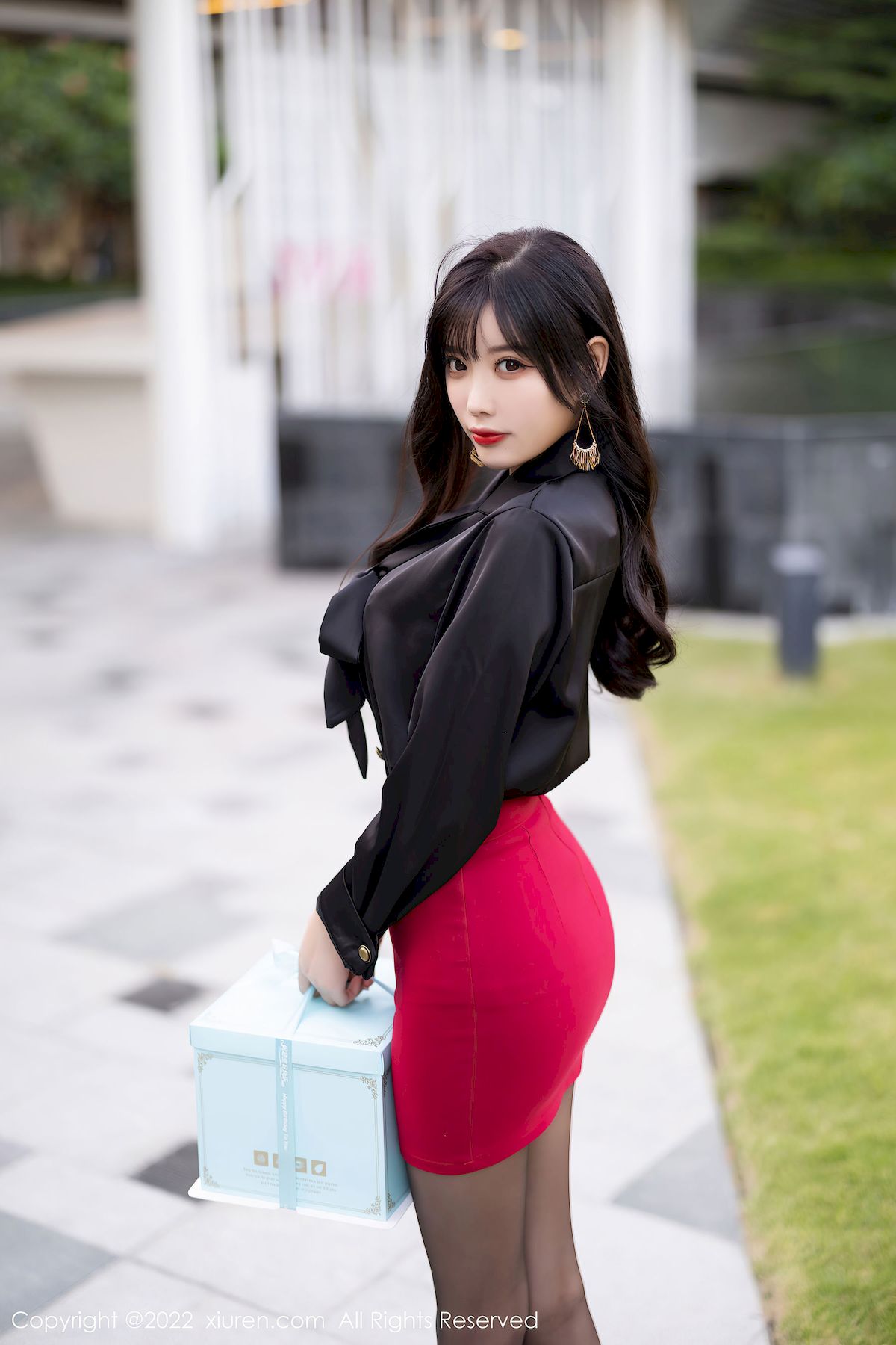 杨晨晨Yome - 黑色上衣+红色短裙私房写真