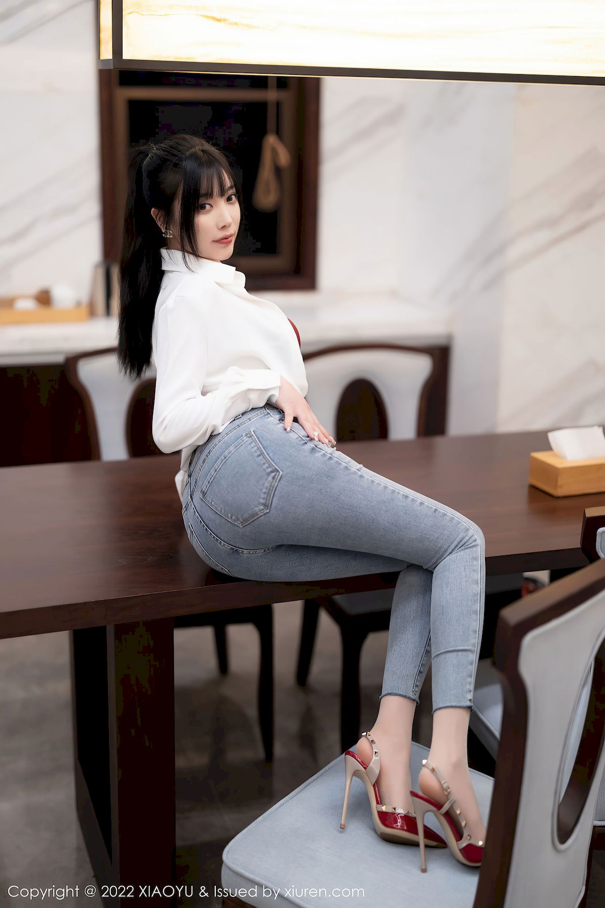 杨晨晨Yome - 白衬衫+牛仔裤户外心愿旅拍