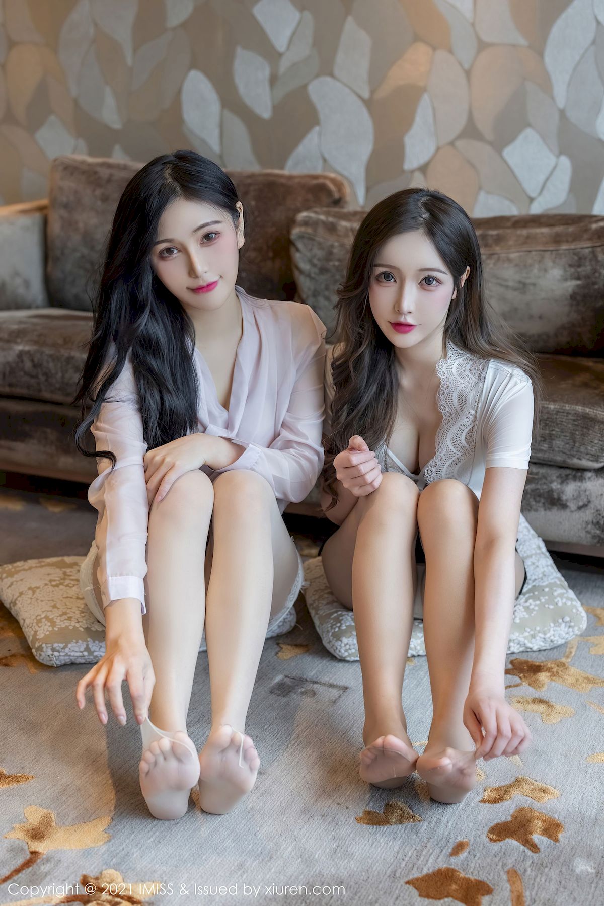 Lavinia肉肉&LindaLinda - 都市OL+丝袜系列写真