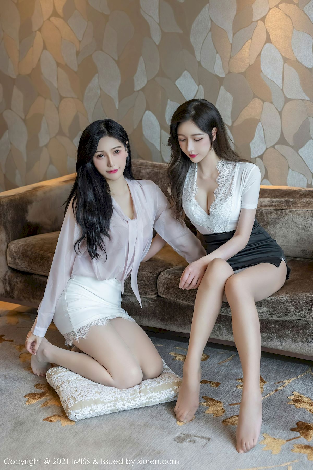 Lavinia肉肉&LindaLinda - 都市OL+丝袜系列写真