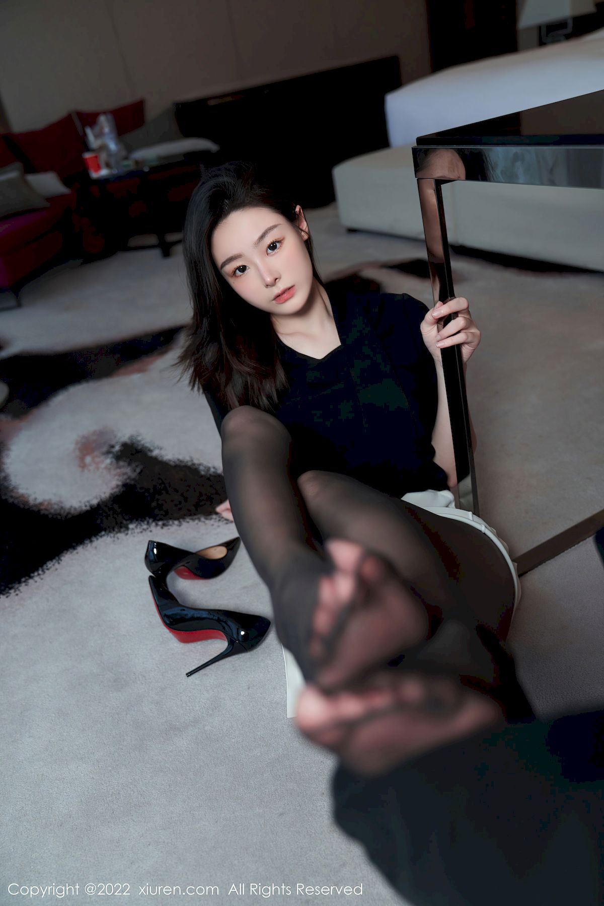 是小逗逗 - 黑色轻透上衣+白色短裙性感写真
