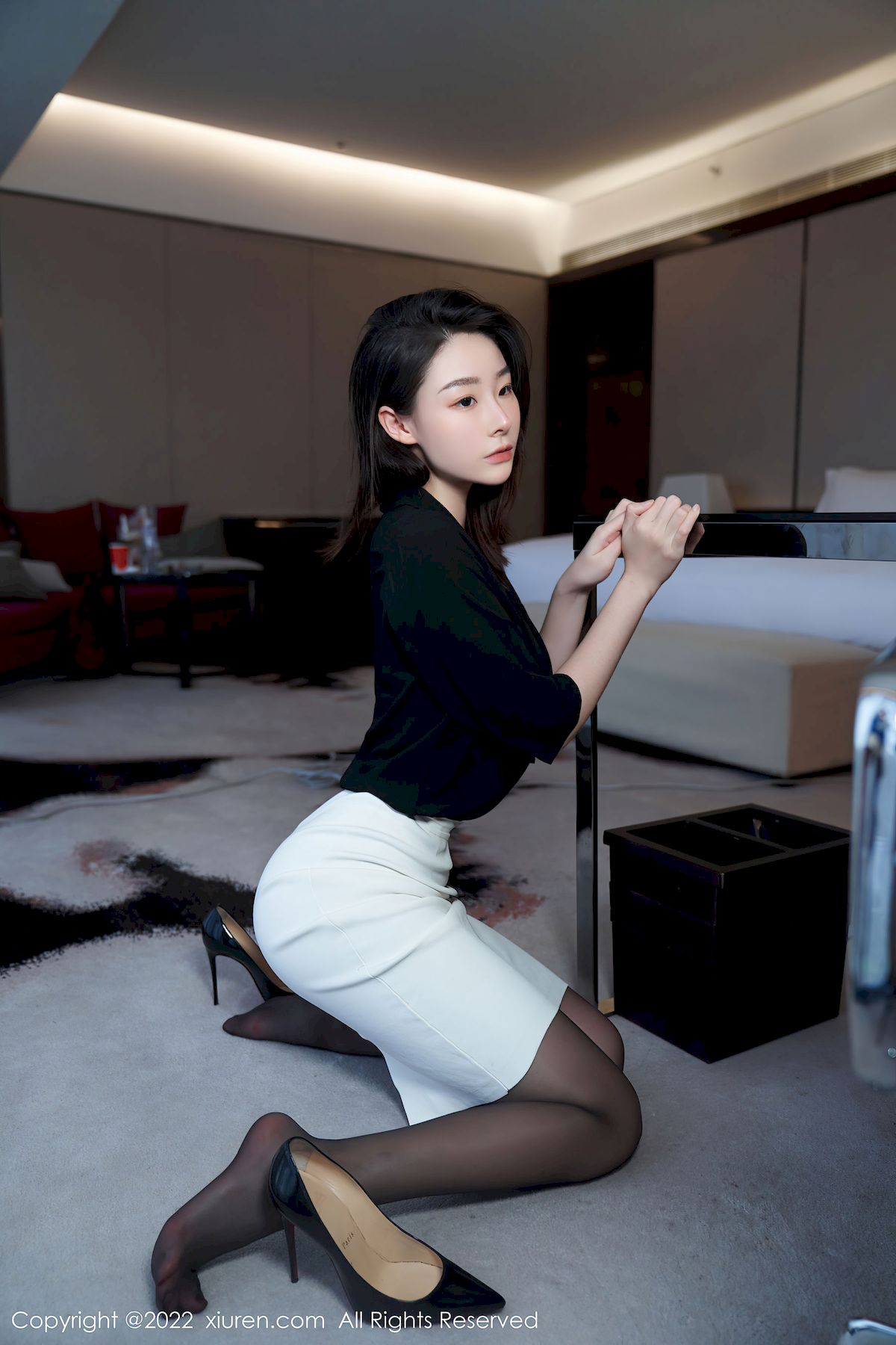 是小逗逗 - 黑色轻透上衣+白色短裙性感写真