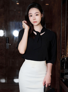 [秀人Xiuren] No.5312 模特是小逗逗 - 黑色轻透上衣+白色短裙性感写真