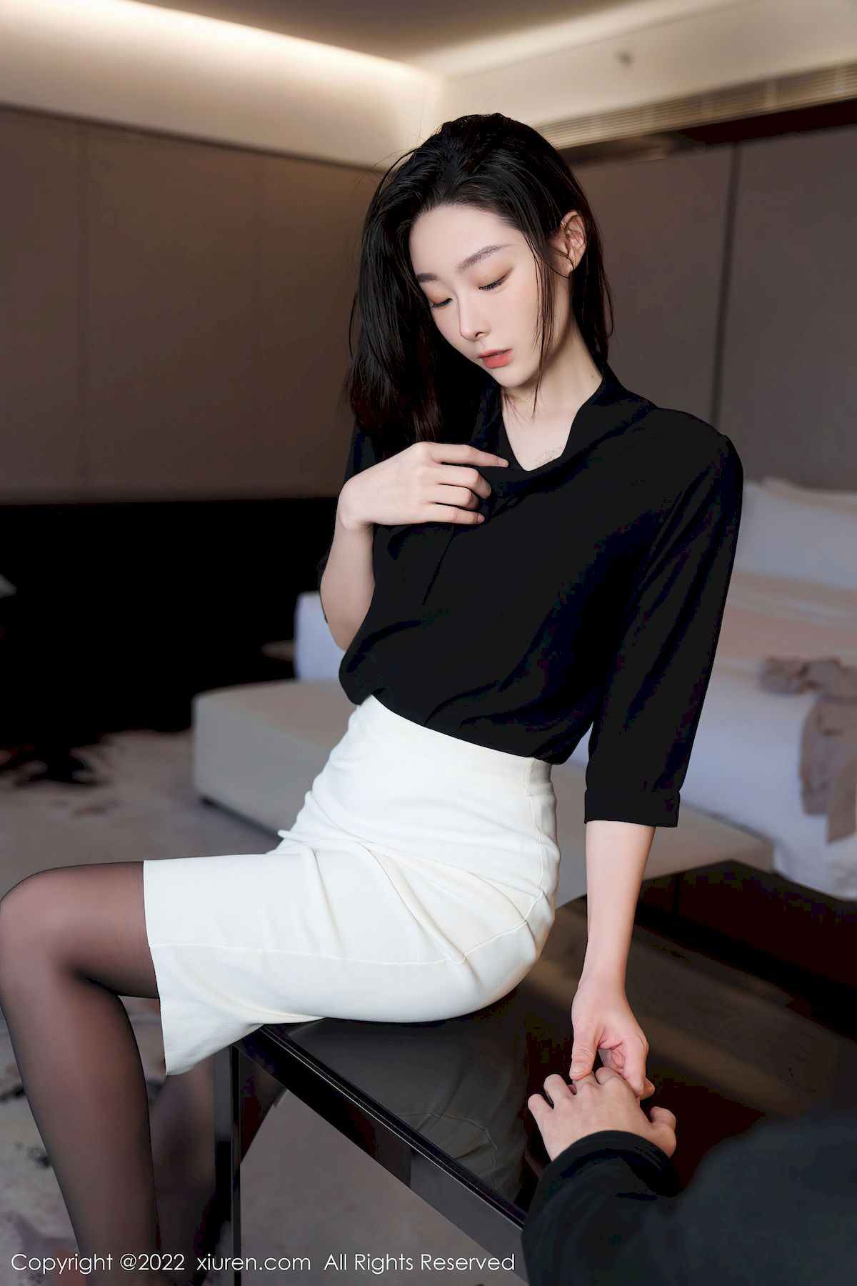 是小逗逗 - 黑色轻透上衣+白色短裙性感写真