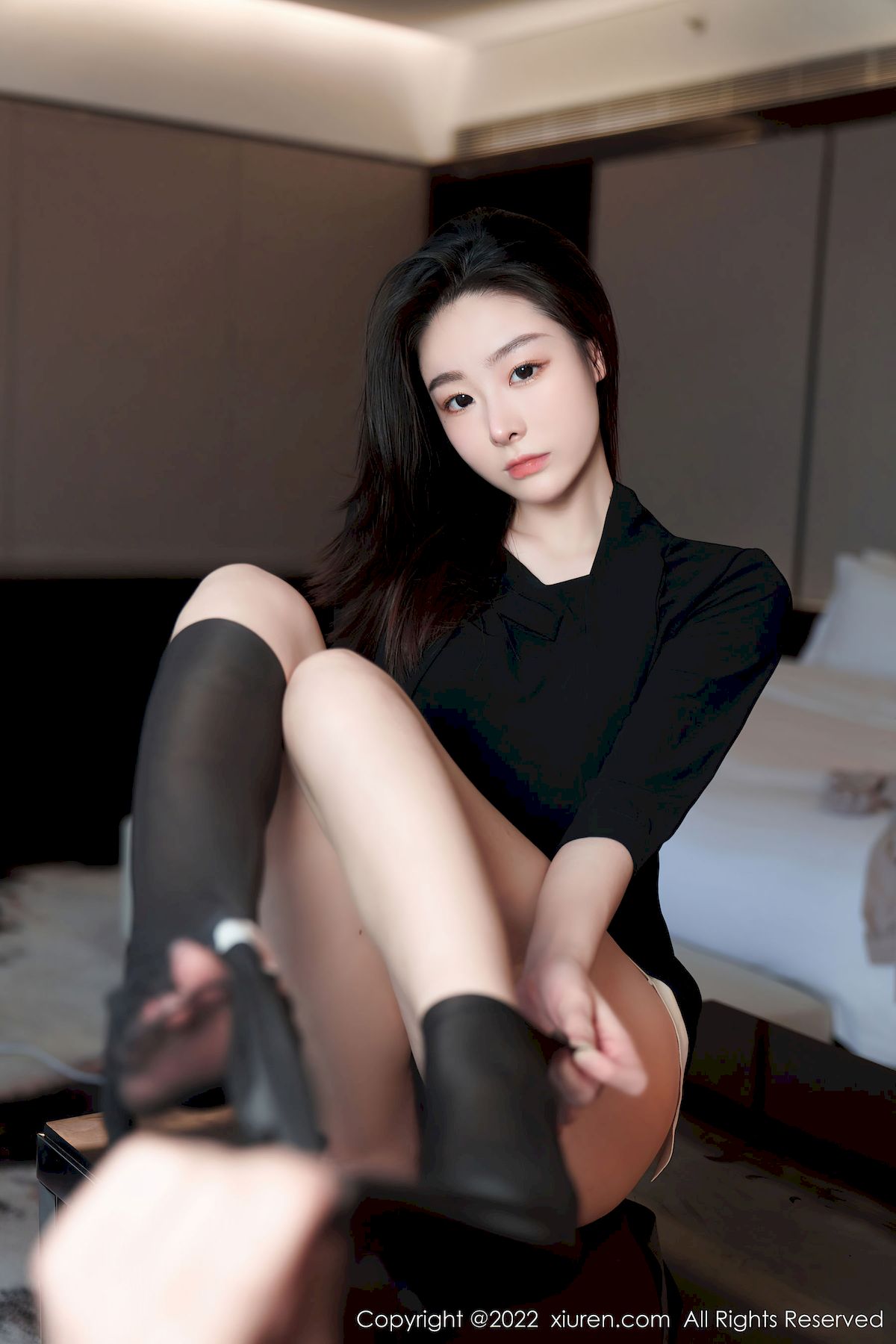 是小逗逗 - 黑色轻透上衣+白色短裙性感写真