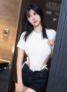 [秀人XiuRen] No.5546 模特夏沫沫tifa - 白色上衣+黑色短裤性感写真
