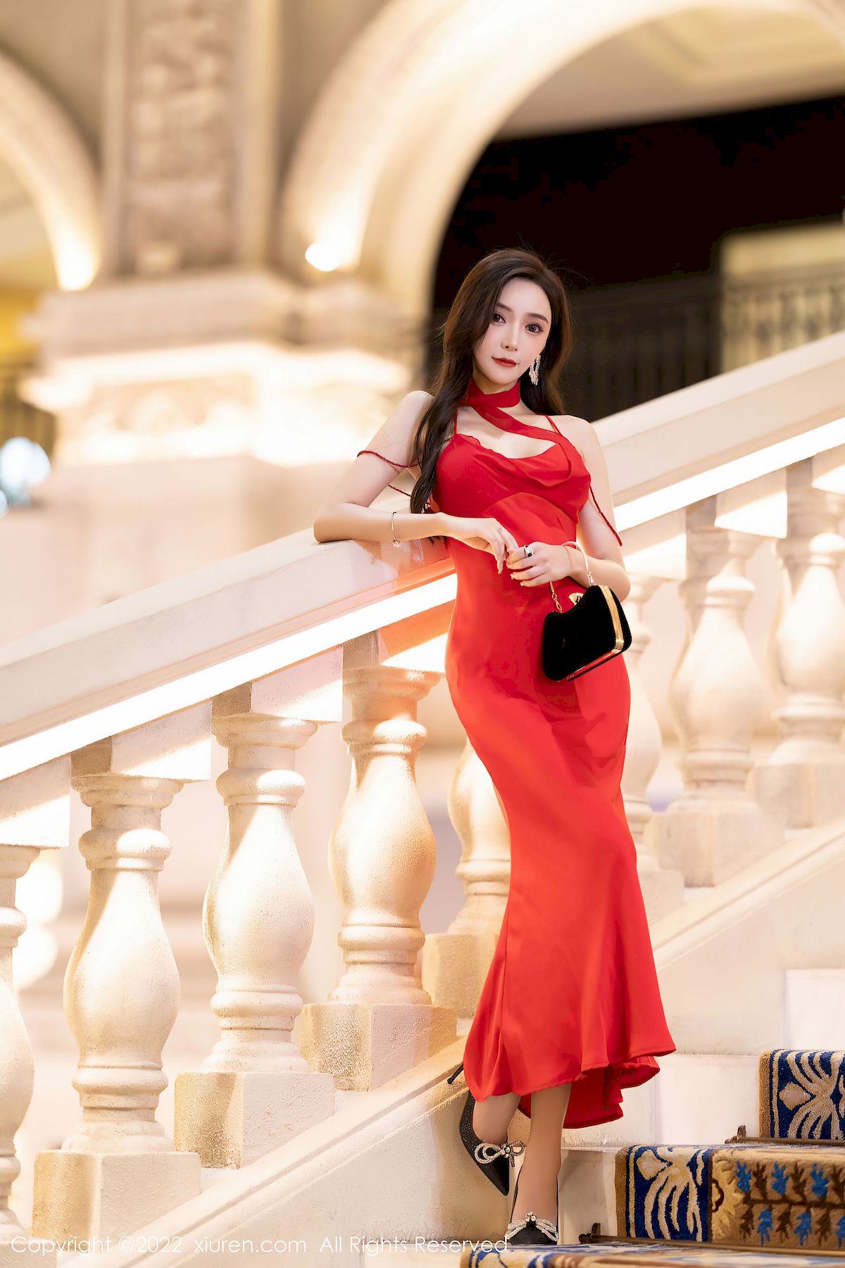 王馨瑶yanni - 红色礼裙+原色丝袜性感写真