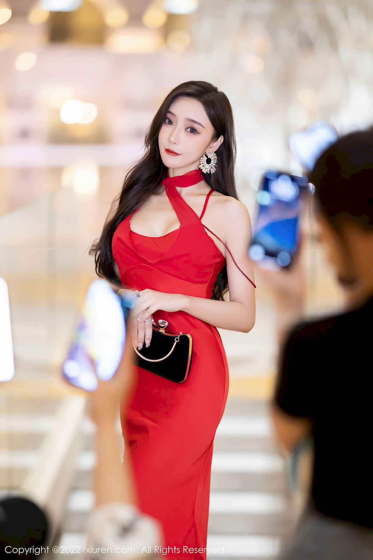 王馨瑶yanni - 红色礼裙+原色丝袜性感写真