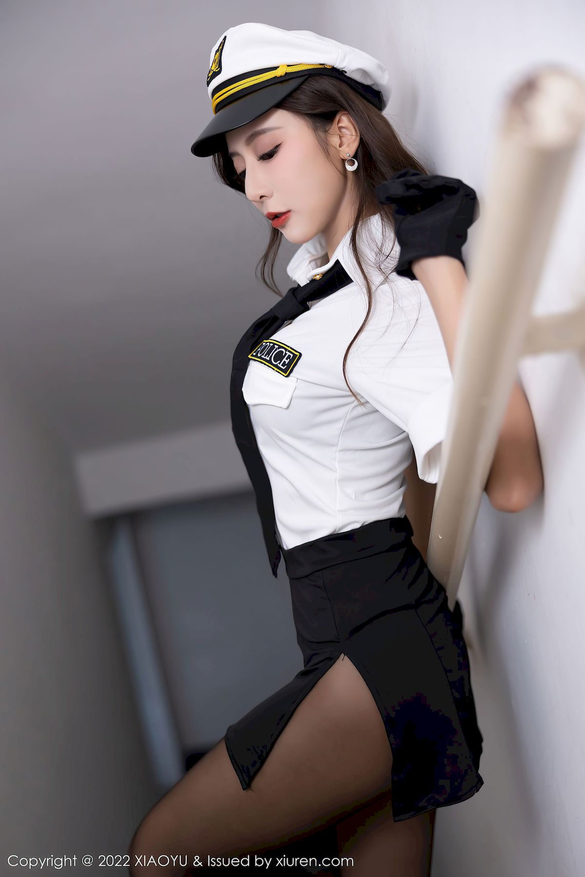 王馨瑶yanni - 女警制服+黑丝短裙性感写真