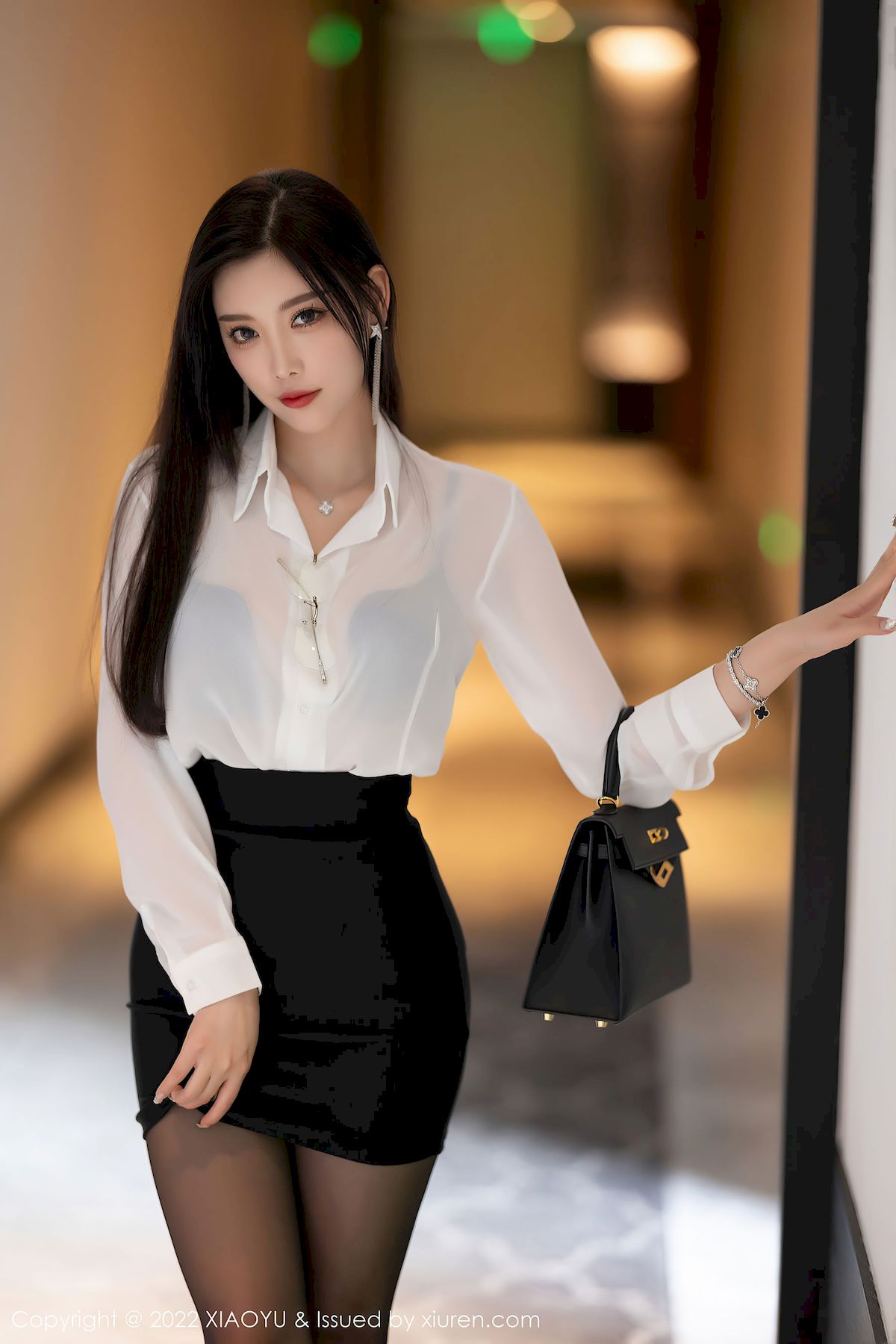 杨晨晨Yome - 白衬衫+黑色短裙杭州旅拍