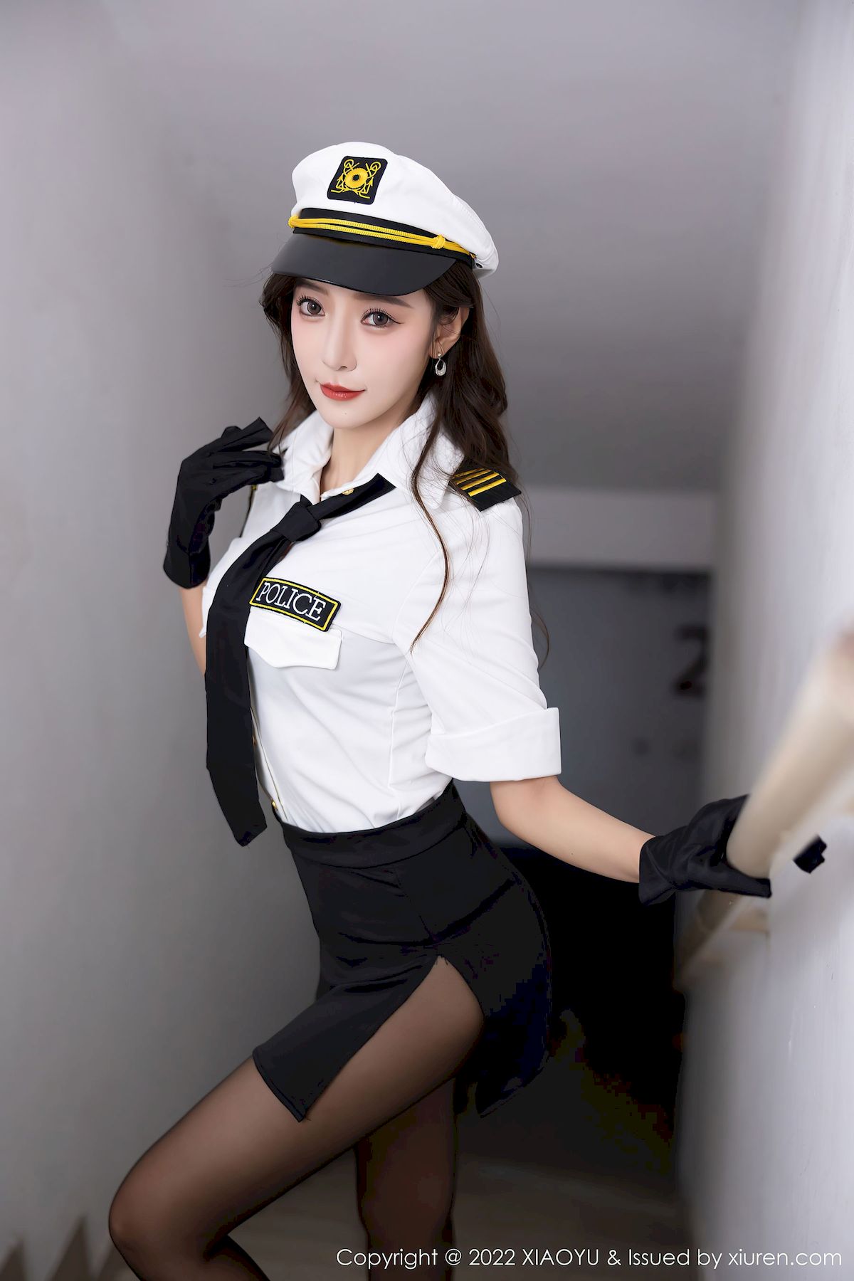 王馨瑶yanni - 女警制服+黑丝短裙性感写真
