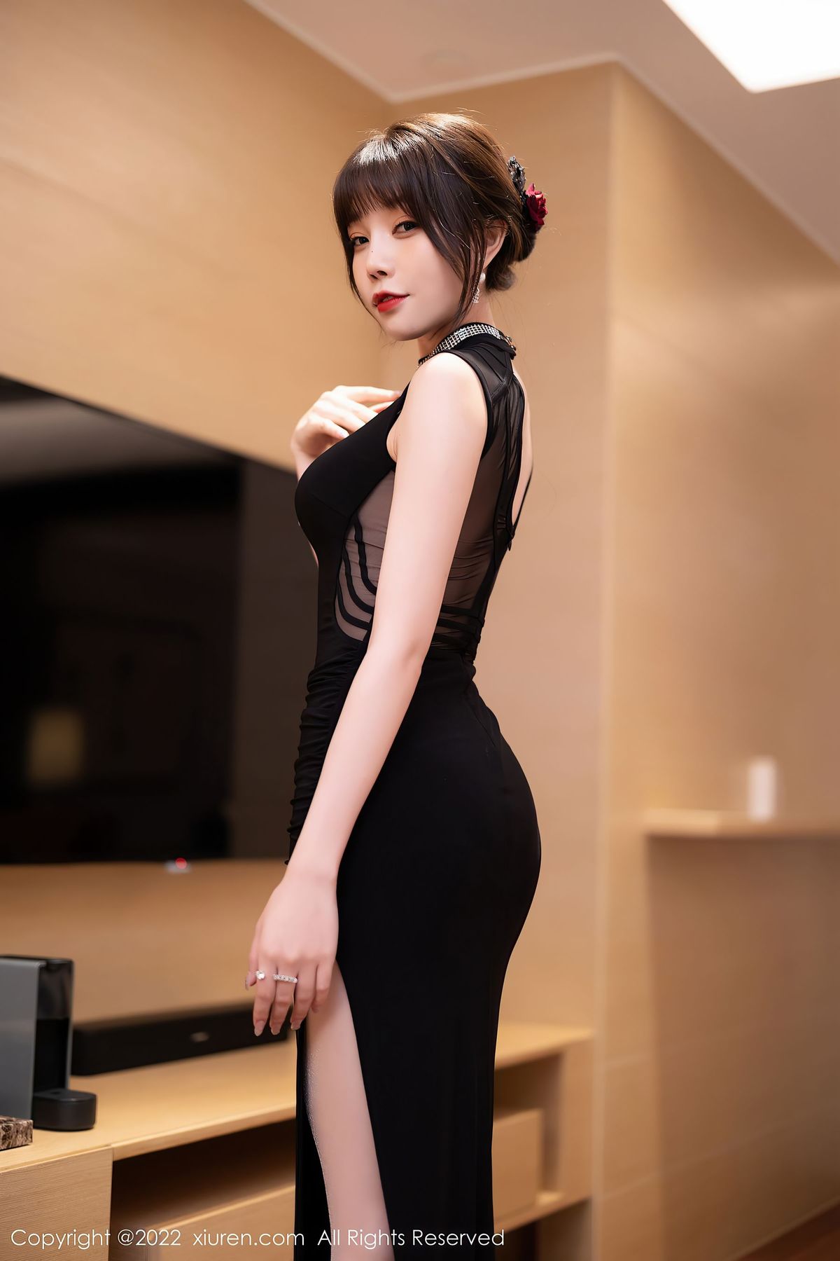 徐莉芝Booty - 黑色连衣裙+原色丝袜性感写真