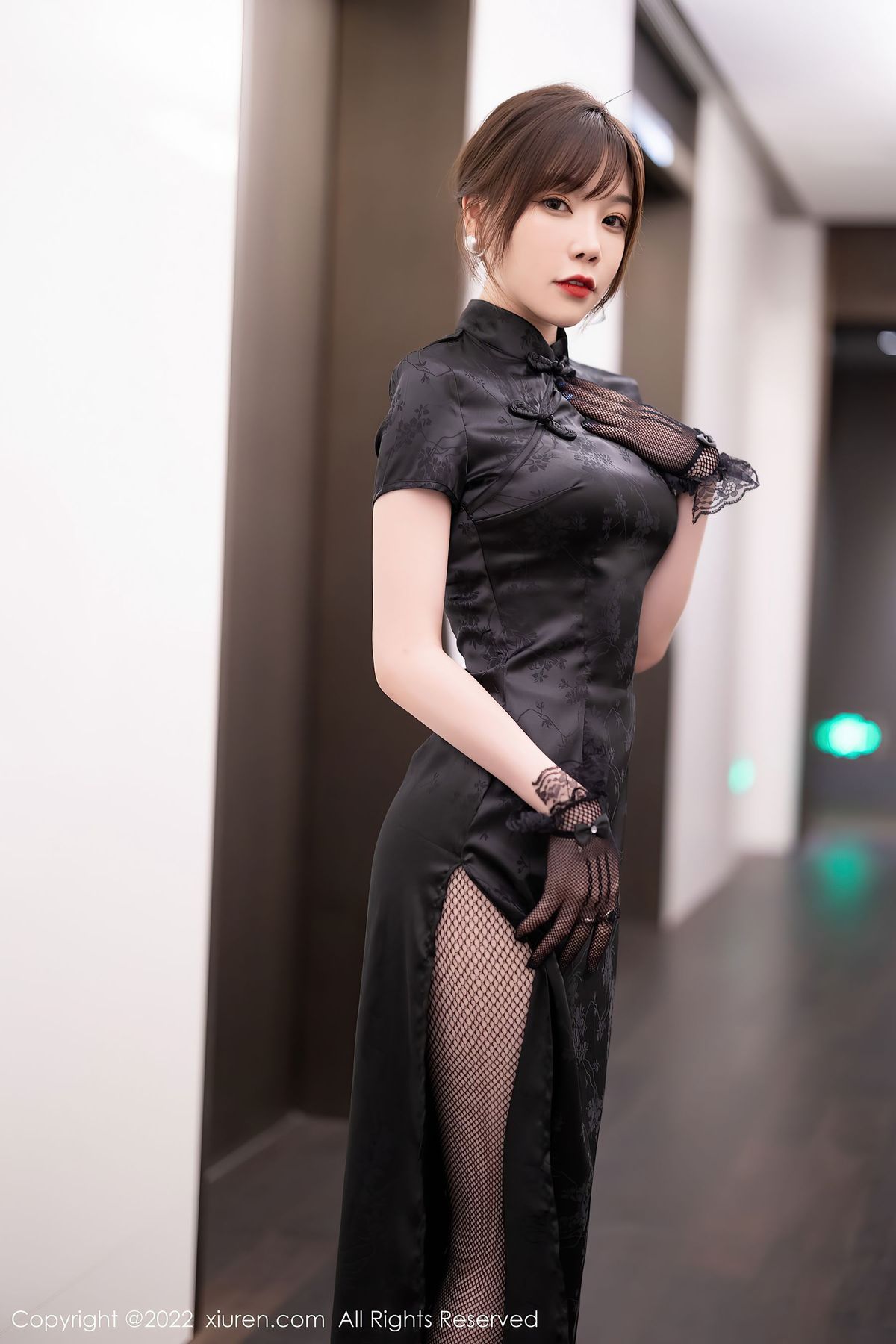 徐莉芝Booty - 黑色旗袍+黑丝网袜性感写真