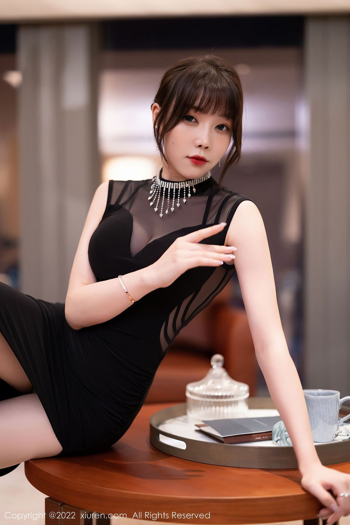 徐莉芝Booty - 黑色连衣裙+原色丝袜性感写真