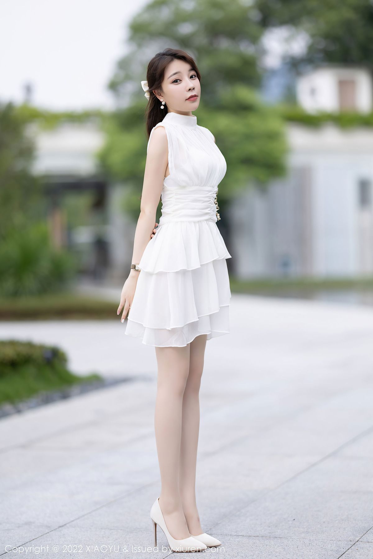 徐莉芝Booty - 白色长裙+原色丝袜私房写真