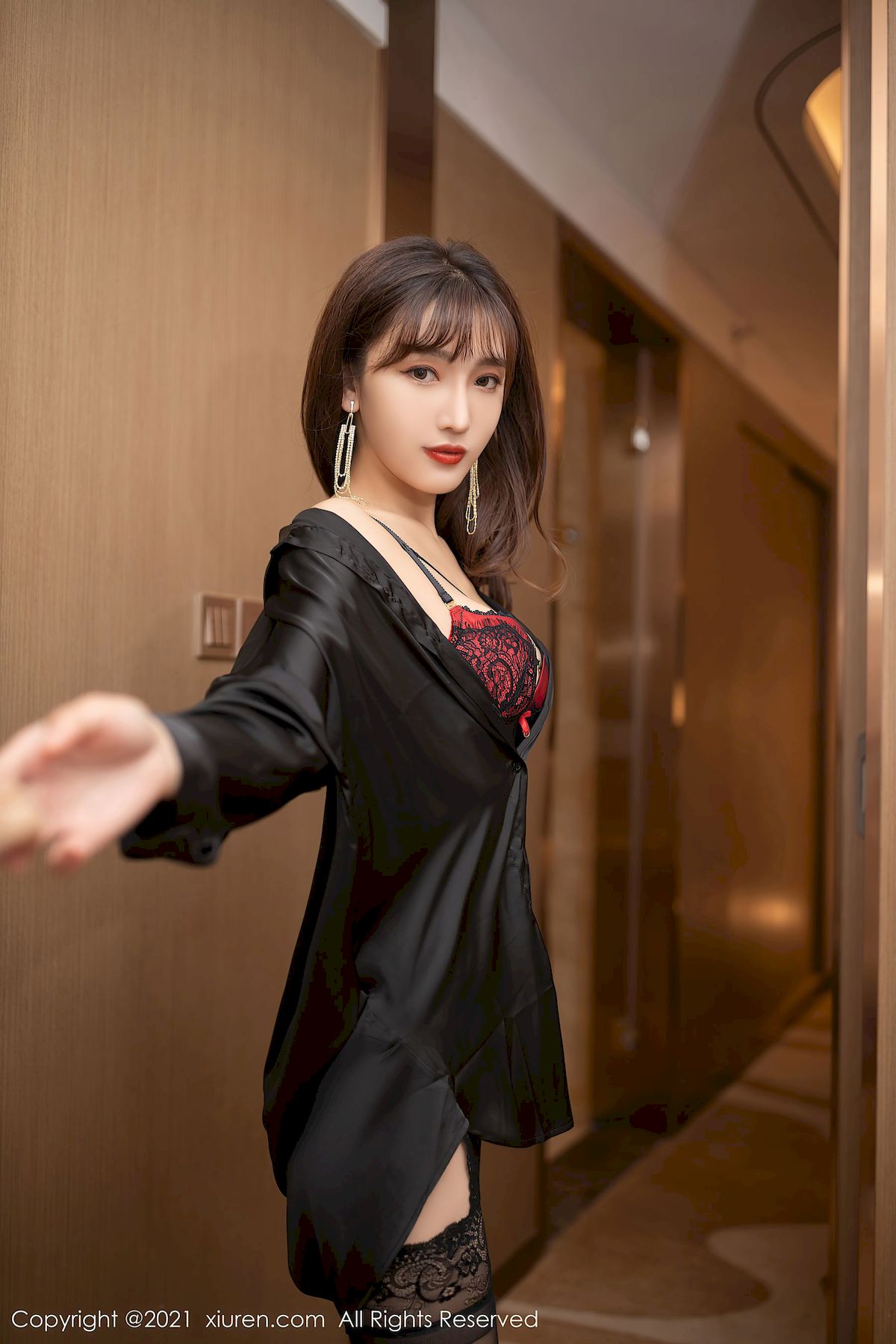 陆萱萱 - 黑色服饰+出差题材性感写真