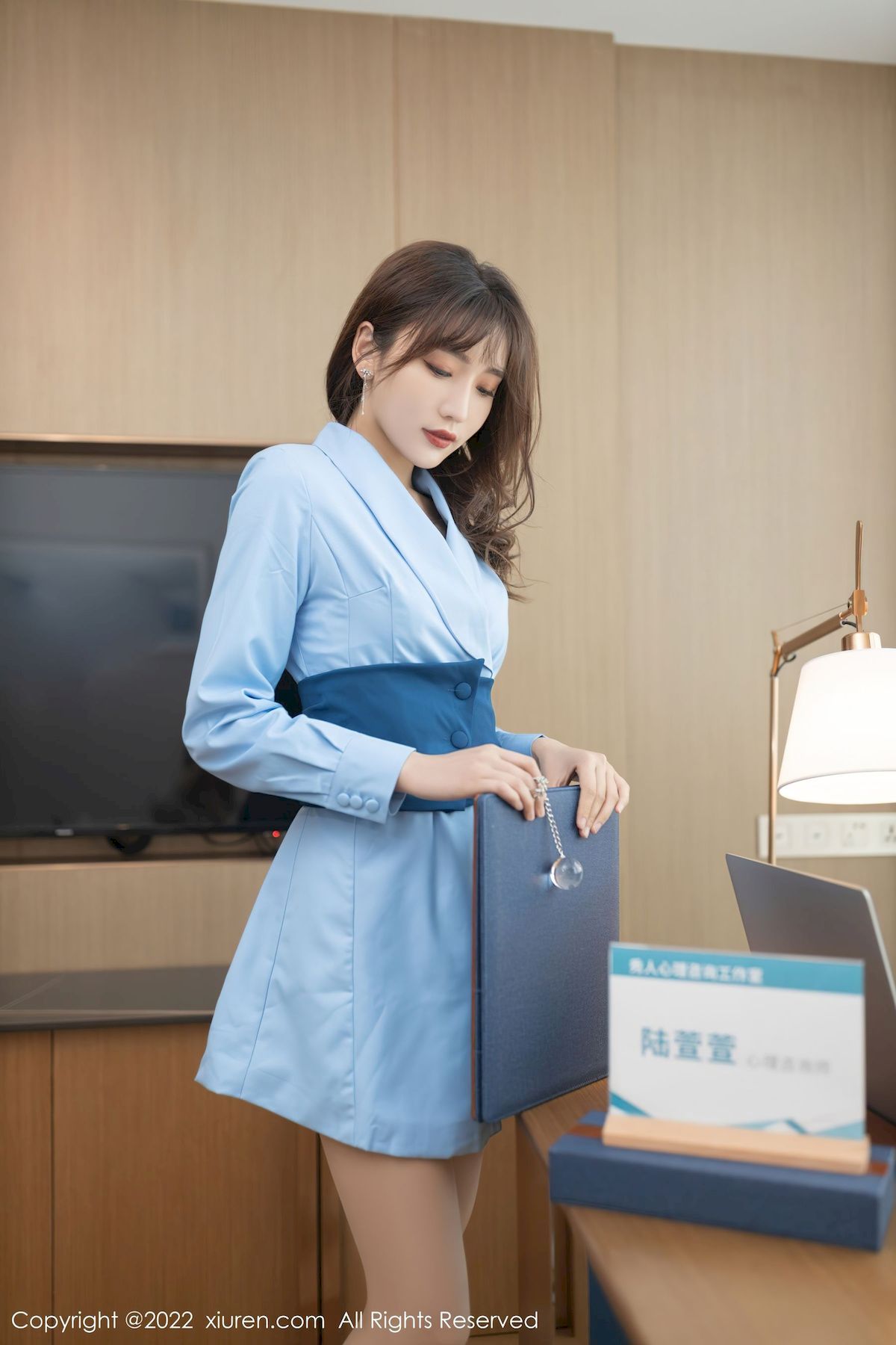 陆萱萱 - 蓝色上衣+原色丝袜系列性感写真