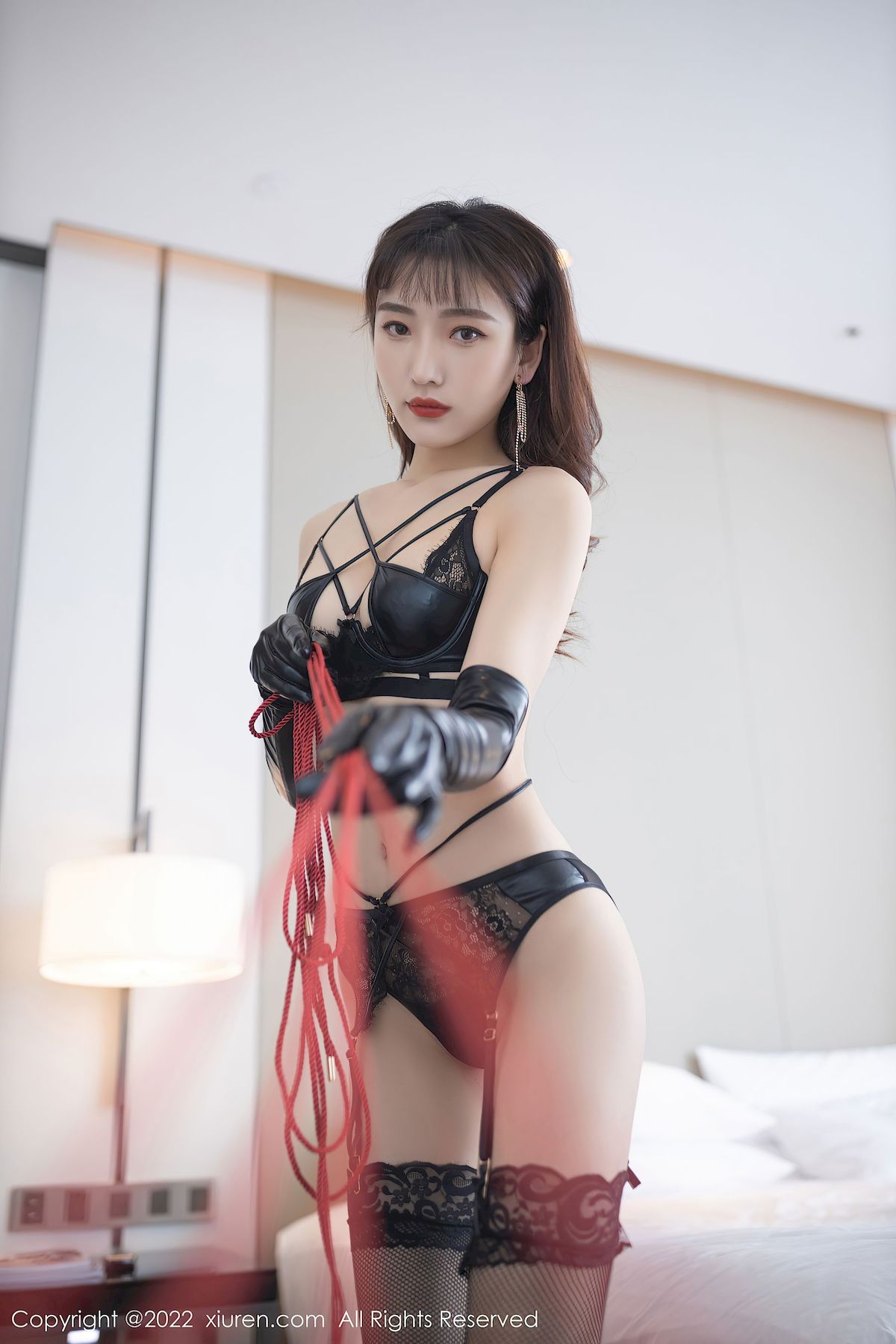 陆萱萱 - 黑丝情趣制服+酒店场景性感写真