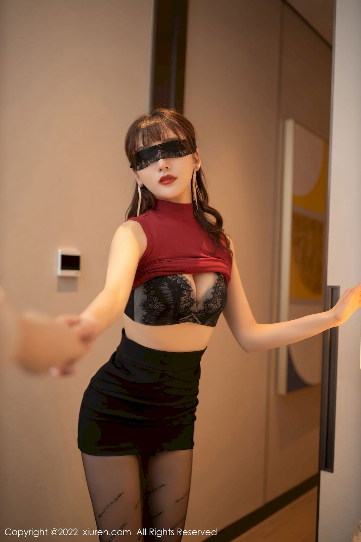 陆萱萱 - 红色收身上衣+诱人黑丝性感写真