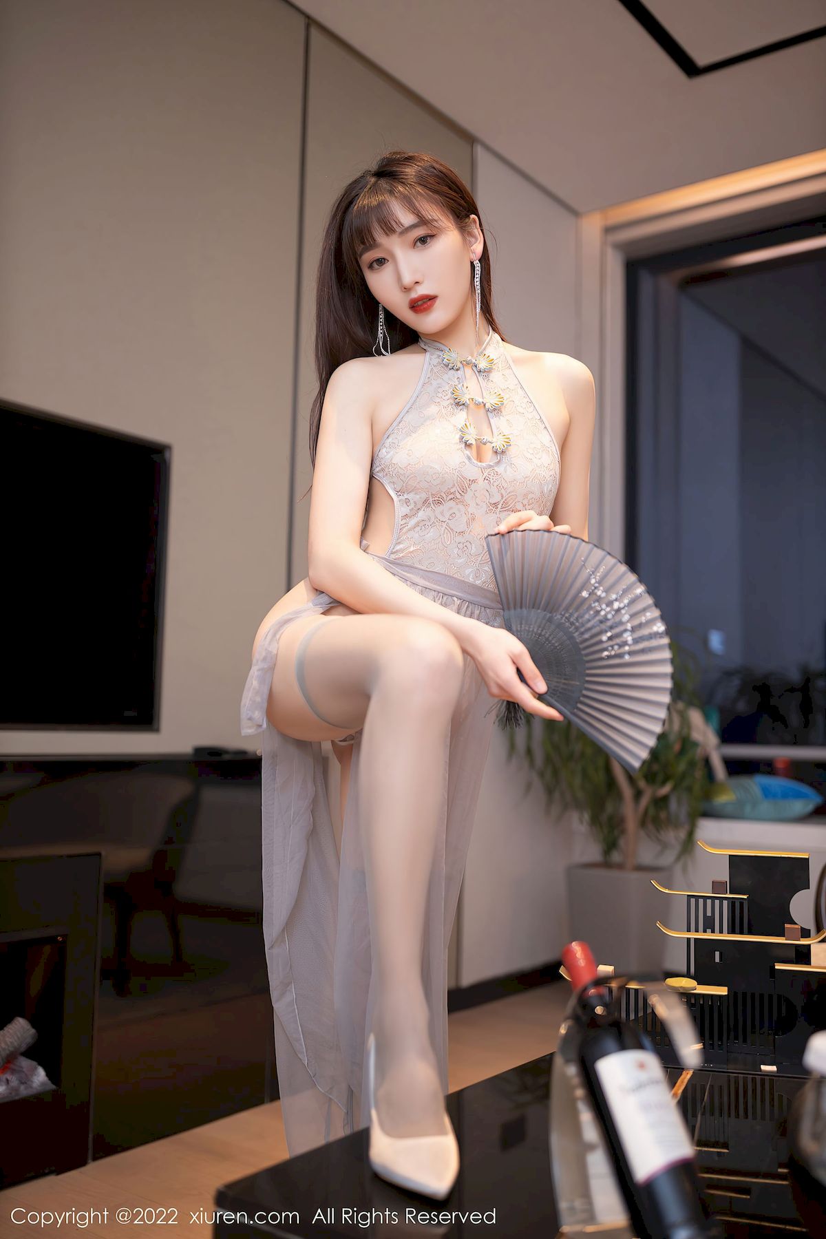 陆萱萱 - 淡灰薄纱长裙+灰色丝袜性感写真