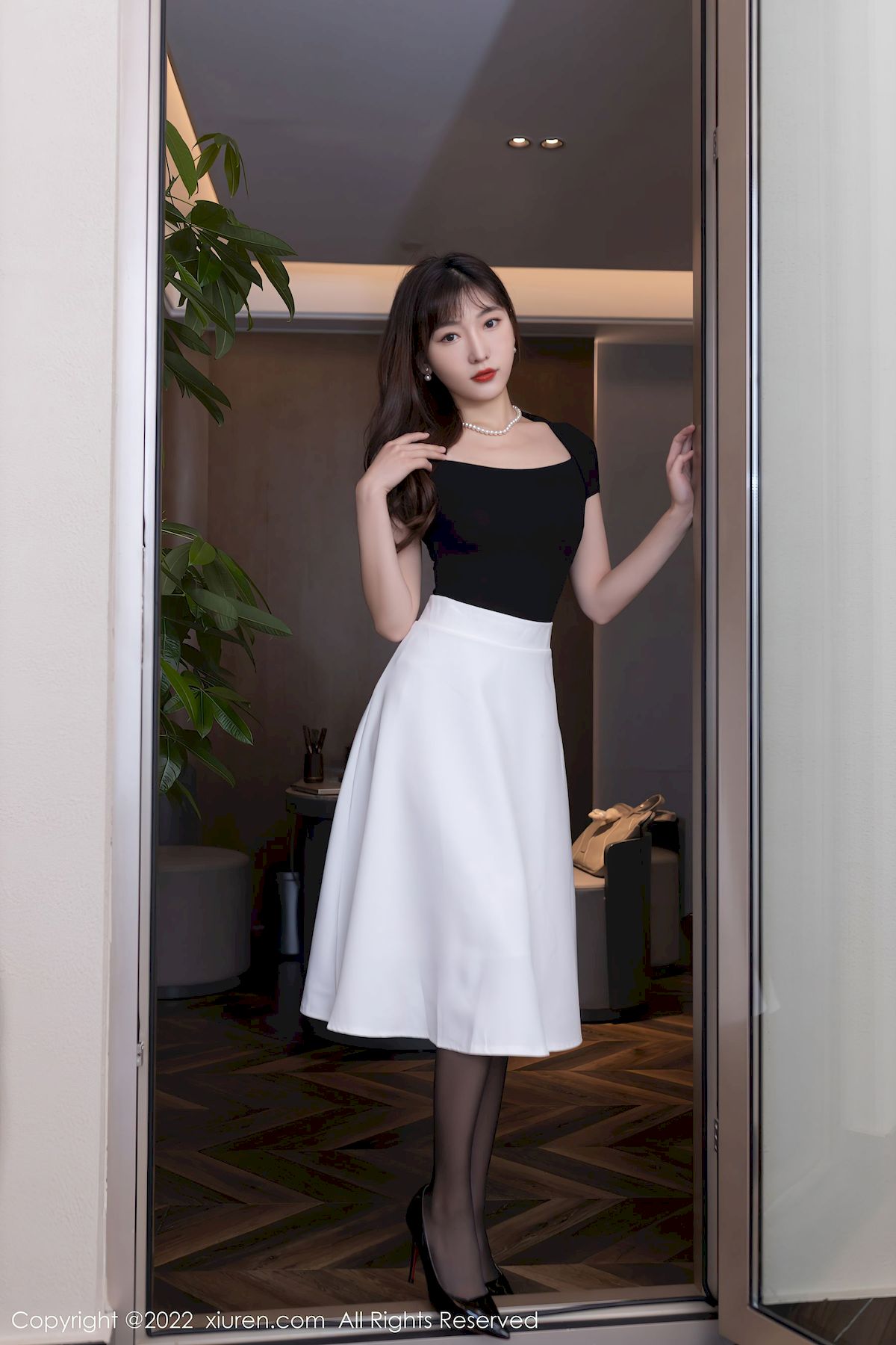 陆萱萱 - 黑色收身上衣+白色裙子珠三角旅拍