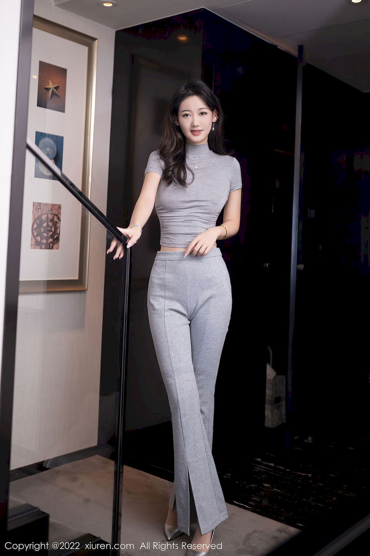 唐安琪 - 灰色收身上衣+运动长裤北京旅拍