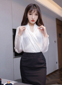 [秀人XiuRen] No.5564 模特陆萱萱 - 白色上衣+黑色短裙私房写真