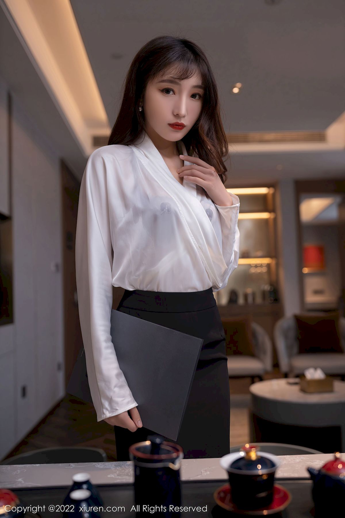 陆萱萱 - 白色上衣+黑色短裙私房写真