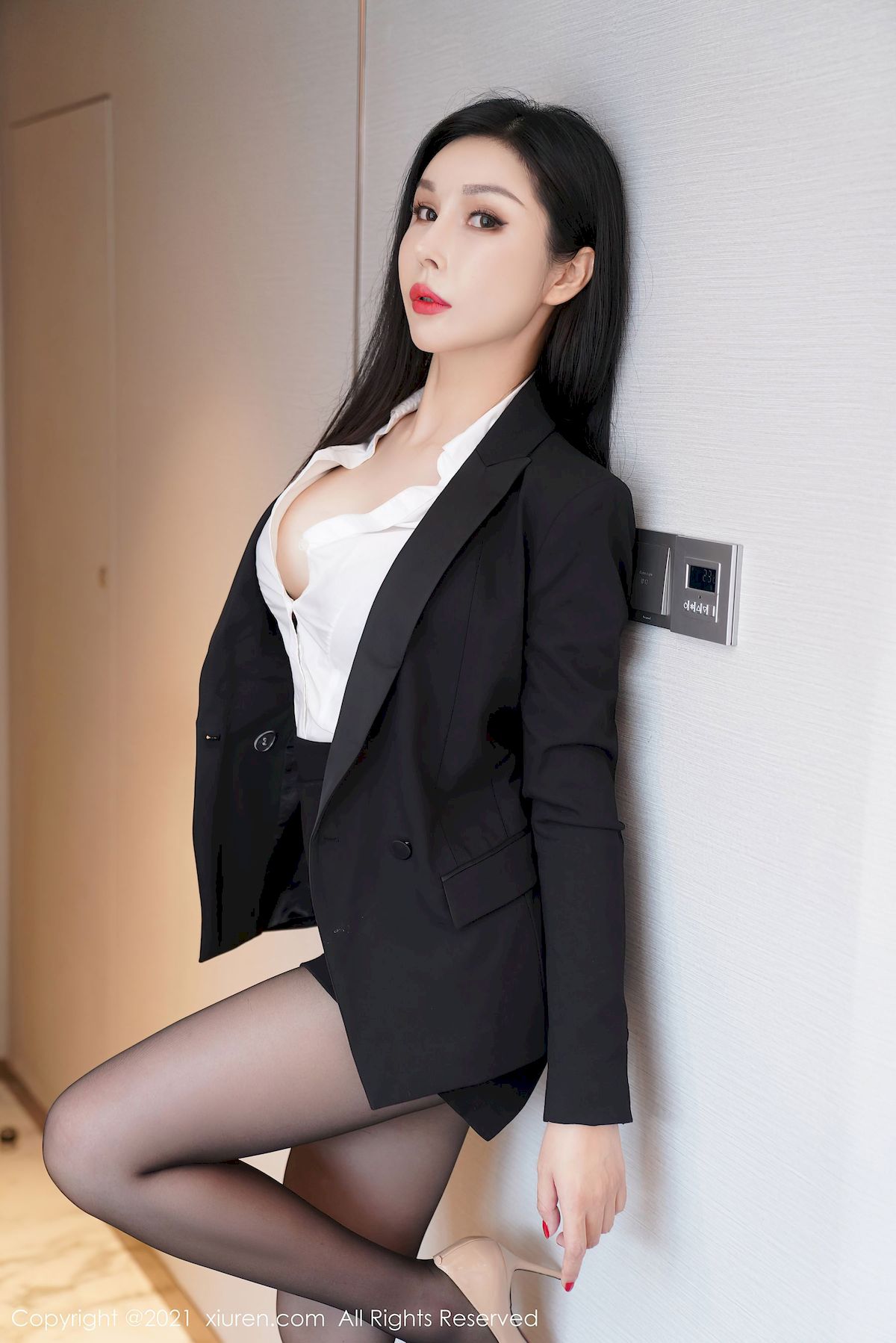 田冰冰 - 职场OL+白领丽人系列性感写真