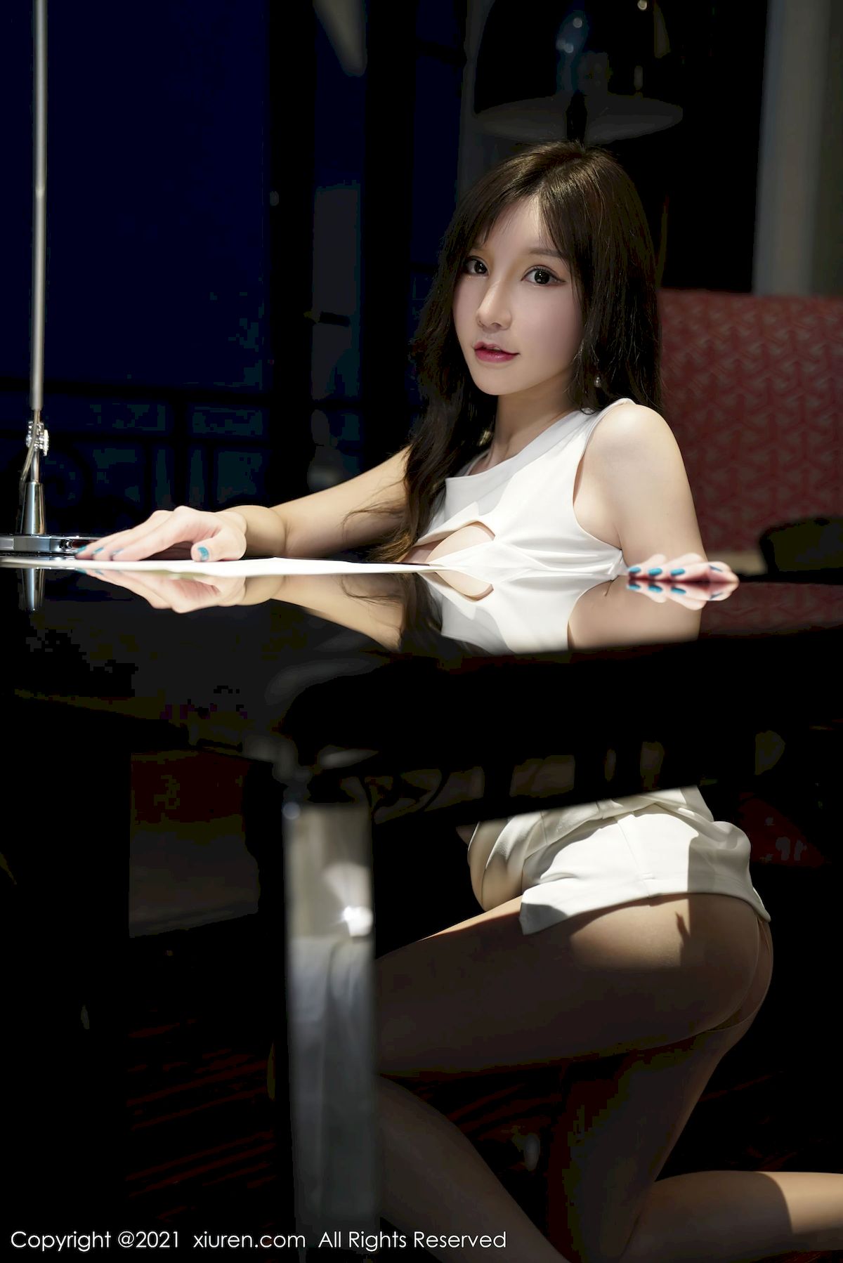 周于希Sandy - 抹胸礼裙+丝袜美腿性感写真