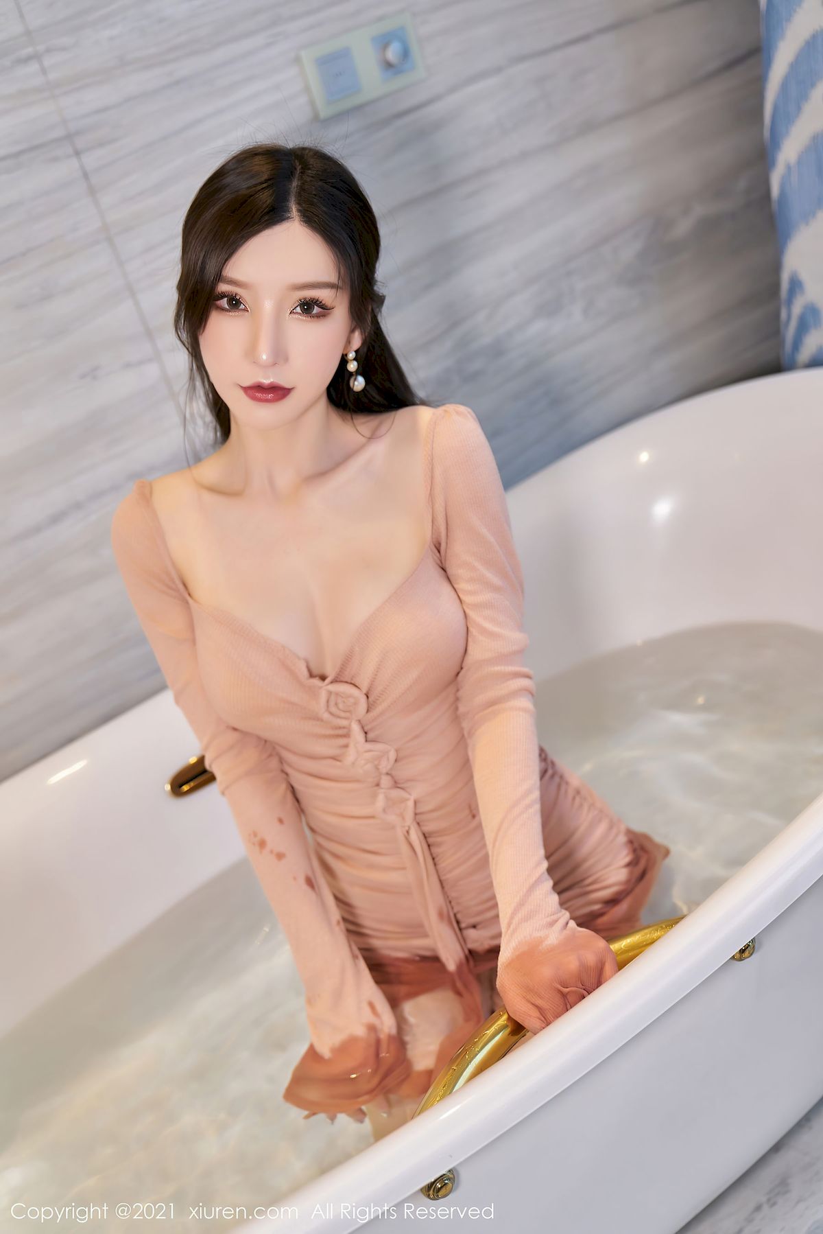 周于希Sandy - 华丽礼裙+湿身淋漓杭州旅拍