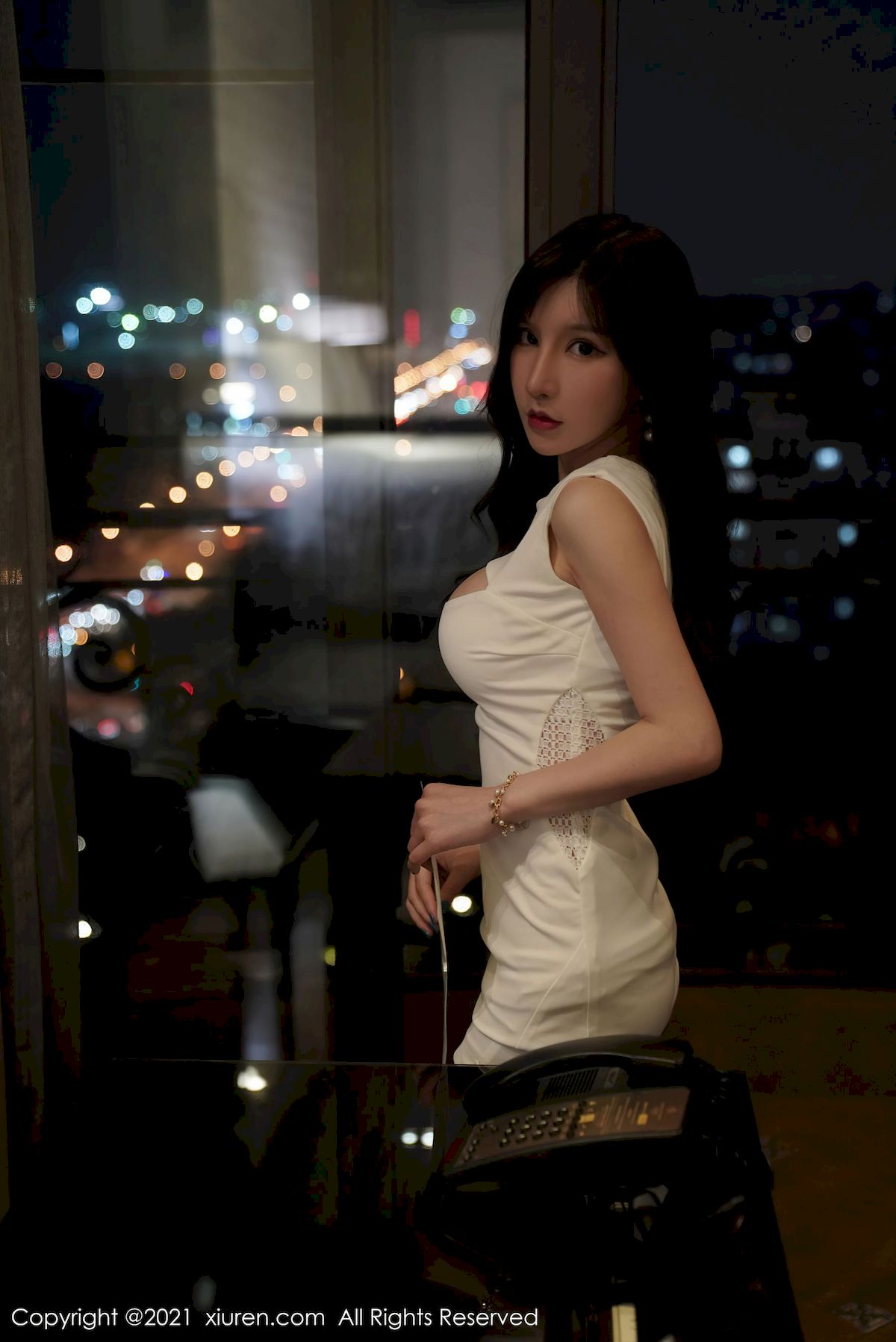 周于希Sandy - 抹胸礼裙+丝袜美腿性感写真