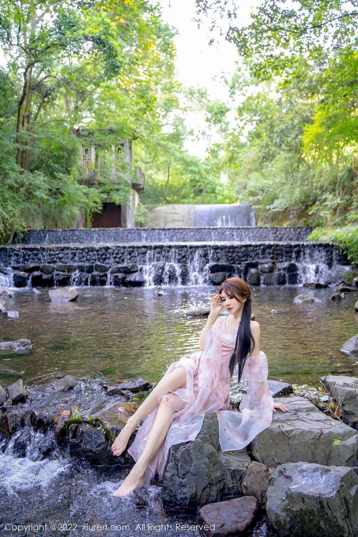 婠婠么 - 淡紫色吊裙+曼妙身材性感写真