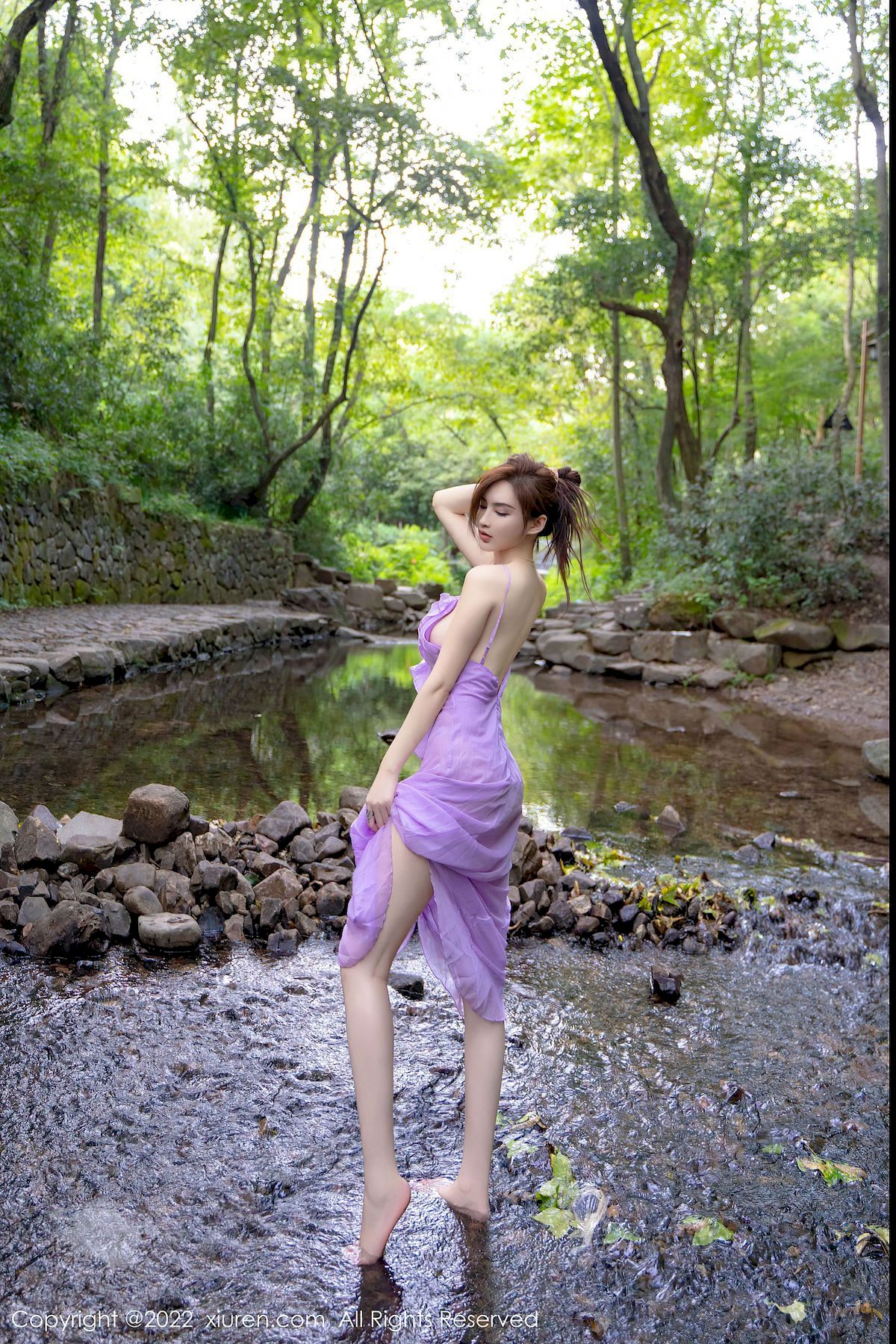 婠婠么 - 淡紫色吊裙+曼妙身材性感写真