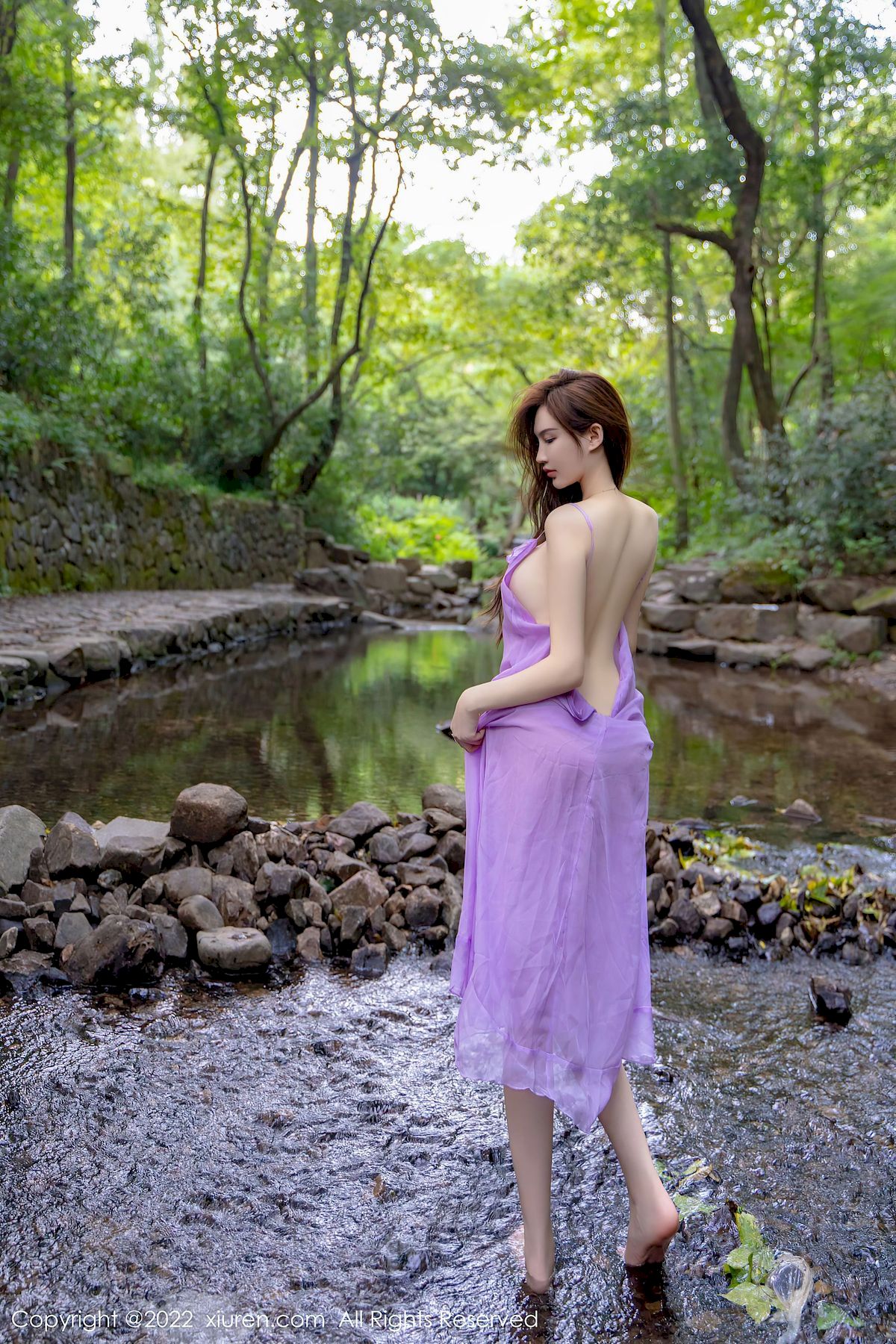 婠婠么 - 淡紫色吊裙+曼妙身材性感写真