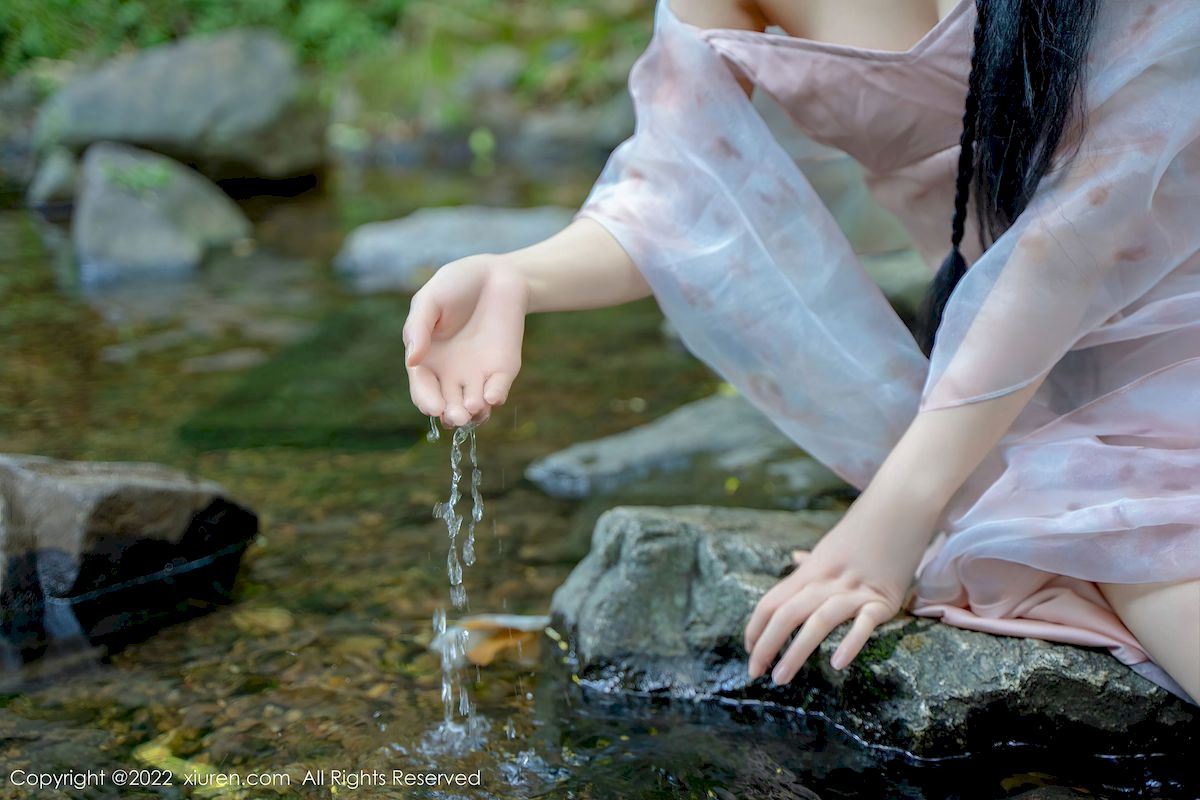 婠婠么 - 淡紫色吊裙+曼妙身材性感写真
