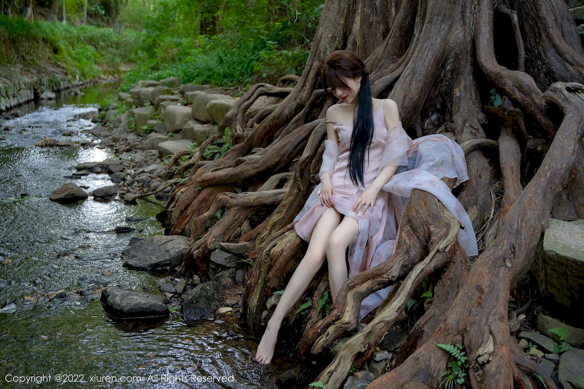 婠婠么 - 淡紫色吊裙+曼妙身材性感写真