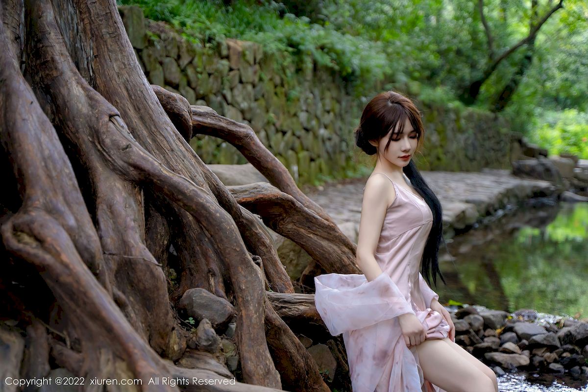 婠婠么 - 淡紫色吊裙+曼妙身材性感写真