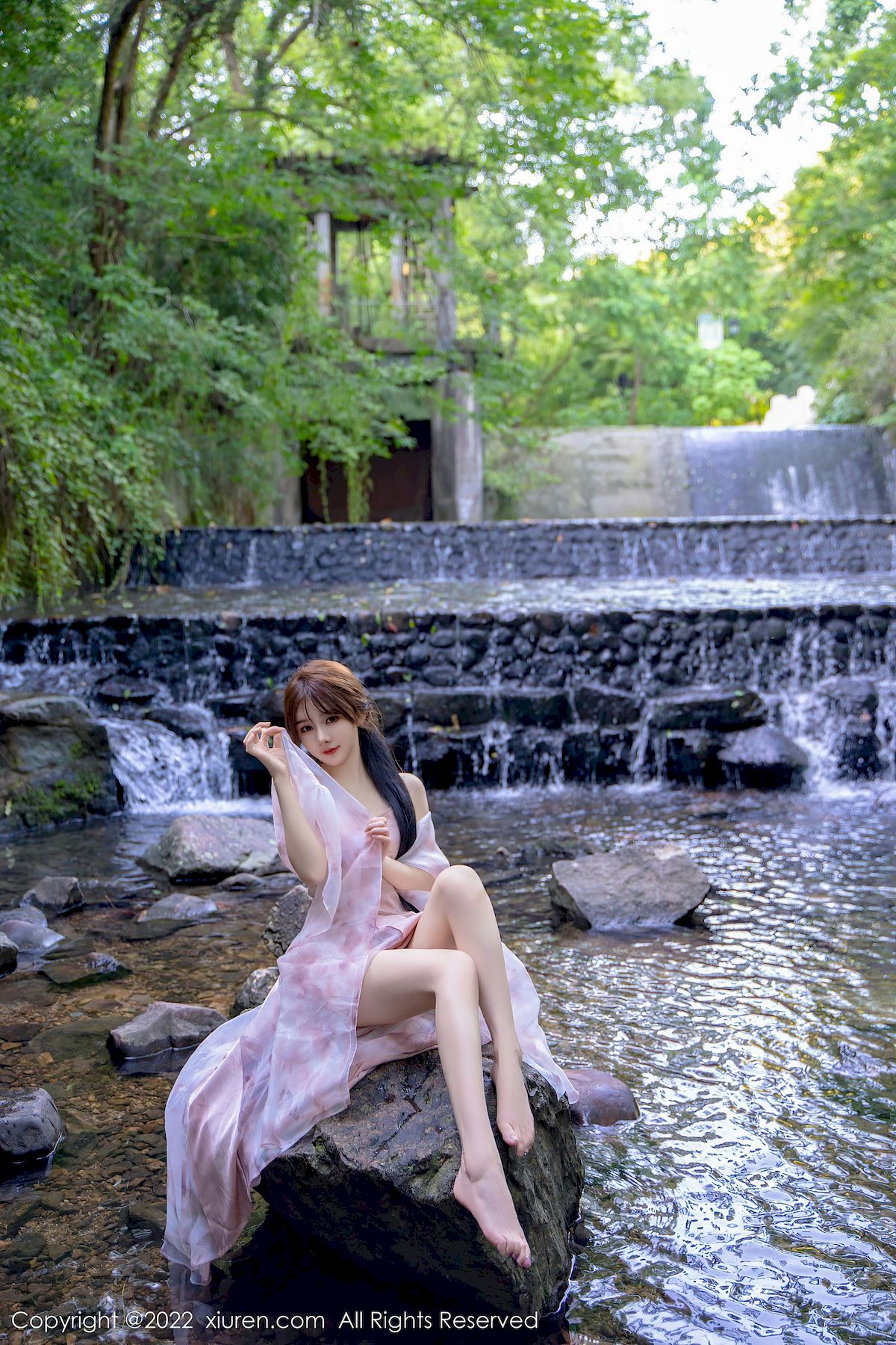 婠婠么 - 淡紫色吊裙+曼妙身材性感写真