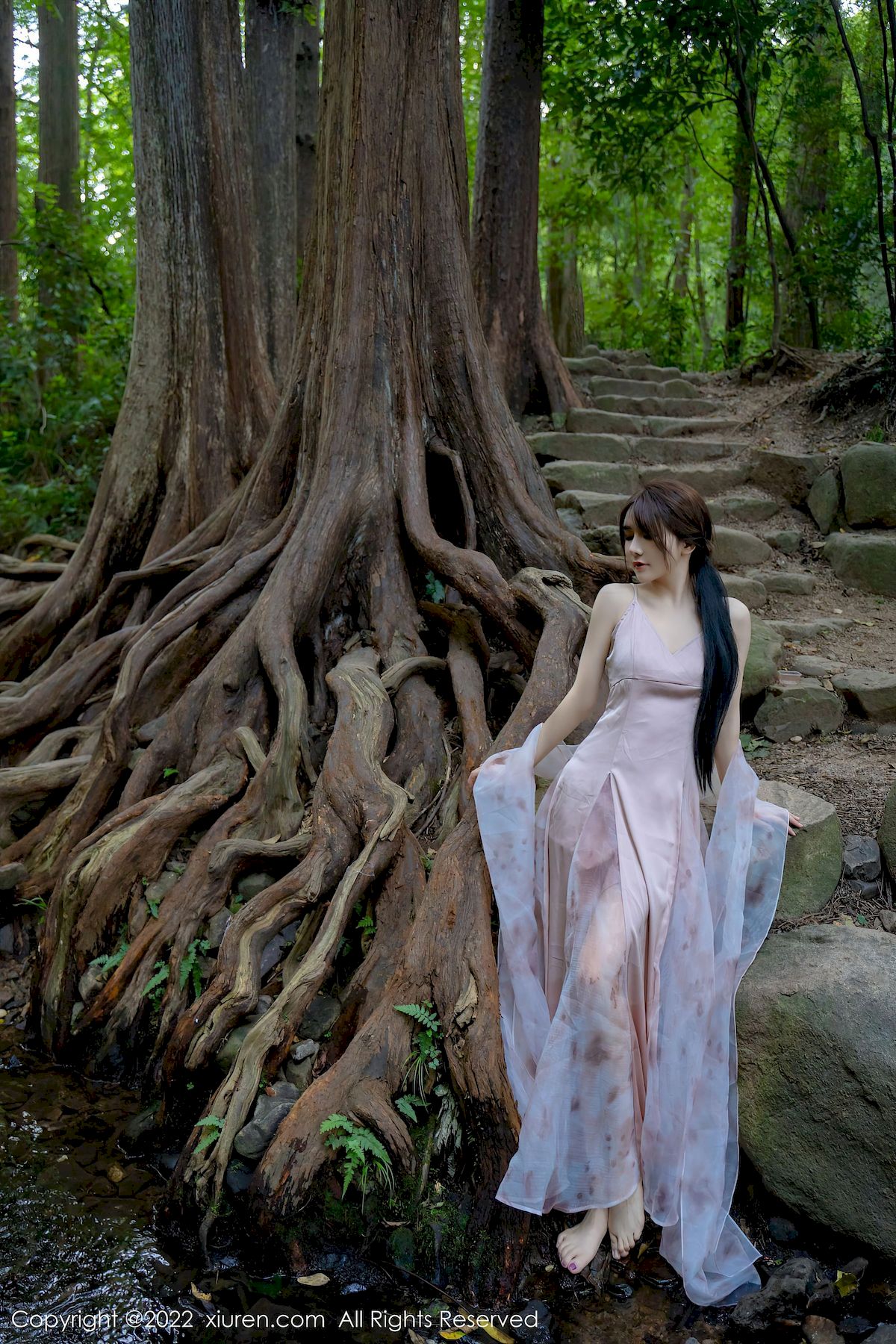 婠婠么 - 淡紫色吊裙+曼妙身材性感写真
