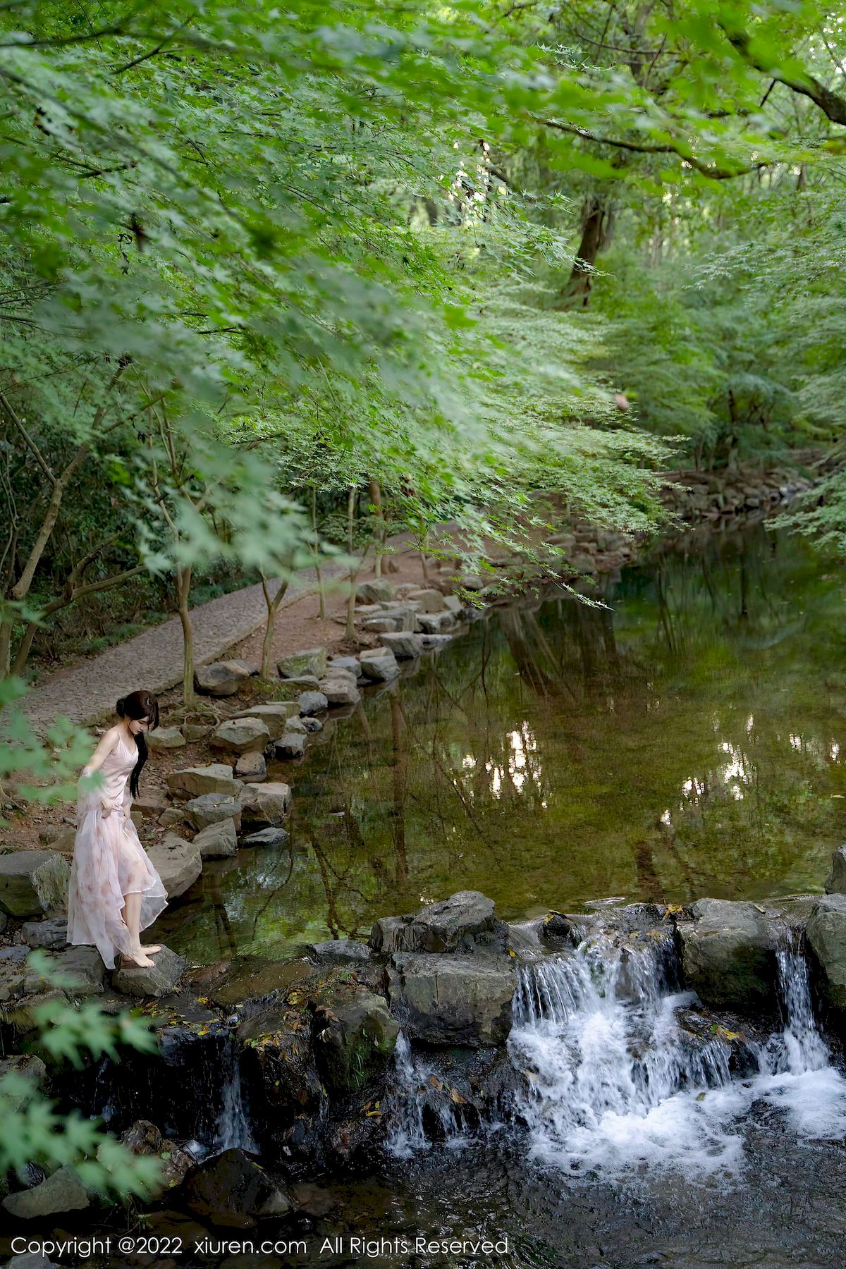 婠婠么 - 淡紫色吊裙+曼妙身材性感写真