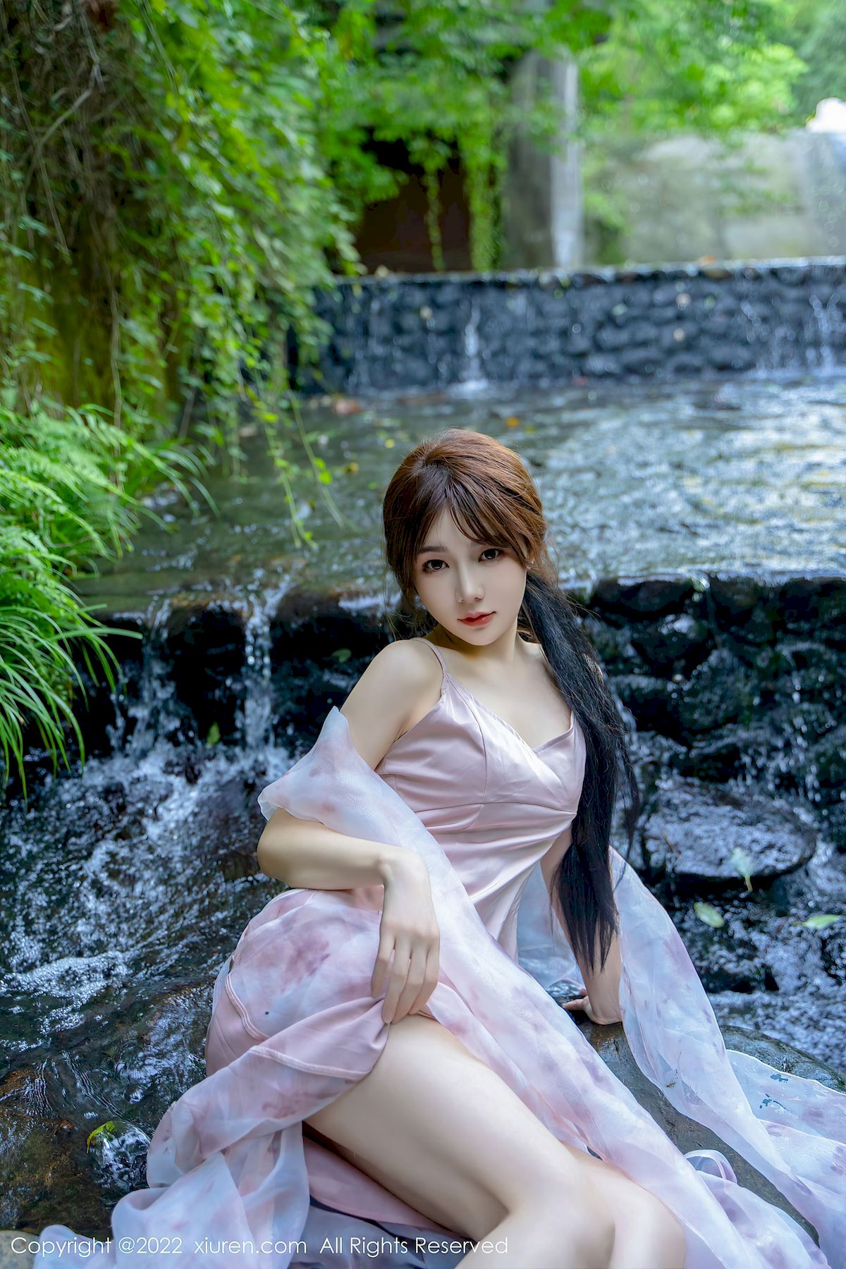 婠婠么 - 淡紫色吊裙+曼妙身材性感写真