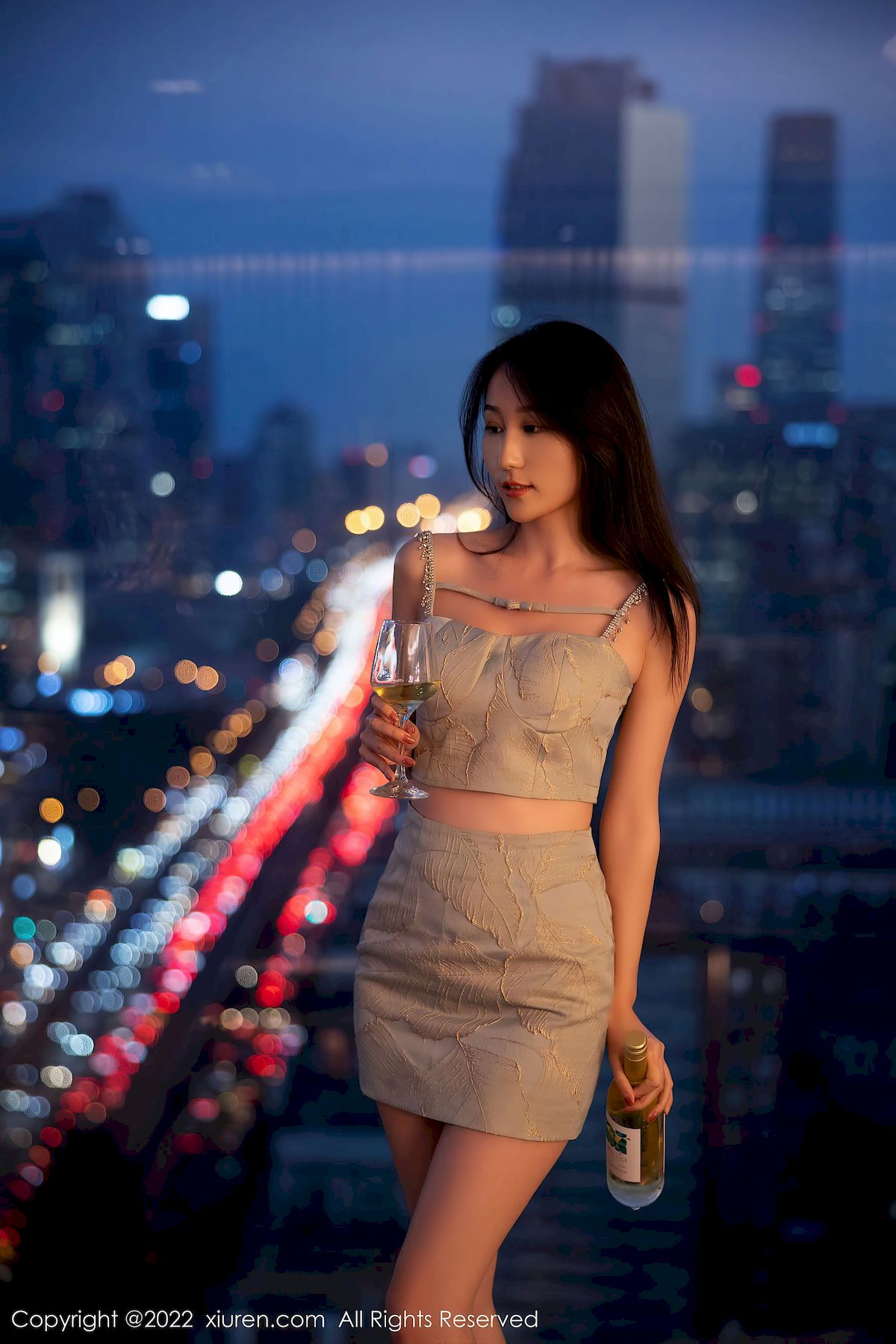 薇薇酱 - 白色服饰+原色丝袜性感写真